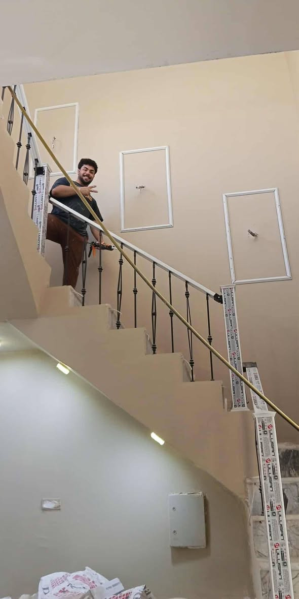 السلام عليكم صباغ داخلي وخارجي فوم سحب ملكي  خفاء سراميك طلس عام صبغ اخشاب شغل درجه اوله وهاذه عملي للستفسار واتساب او مراسلت صفحه***********
