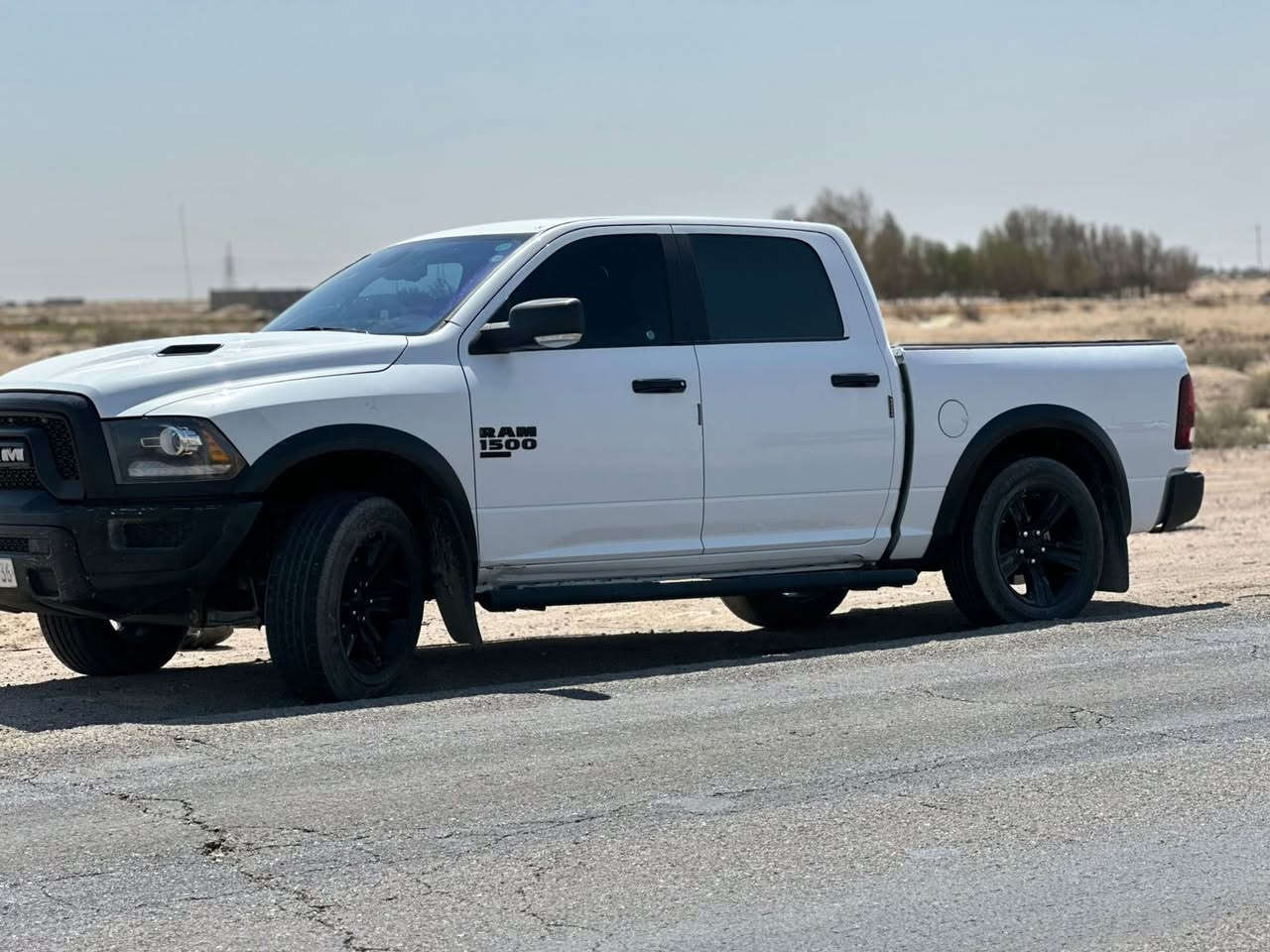 دوج رام للبيع 
موديل٢٠٢٣ رقم سليمانية عداد(٩٨) كيلو متر باب طويل بدي قصير حمايه امامي تغليف + داخل تغليف+ غطاء بدي فور ويل (٦) سلندر حجم(٣٦٠٠) صبغ قطعه واحده فقط جاملغ امامي بدون وداخل صور الحادث مرفقه مع صور سعر(٢٧٥)$
هاتف/***********
هاتف/***********
