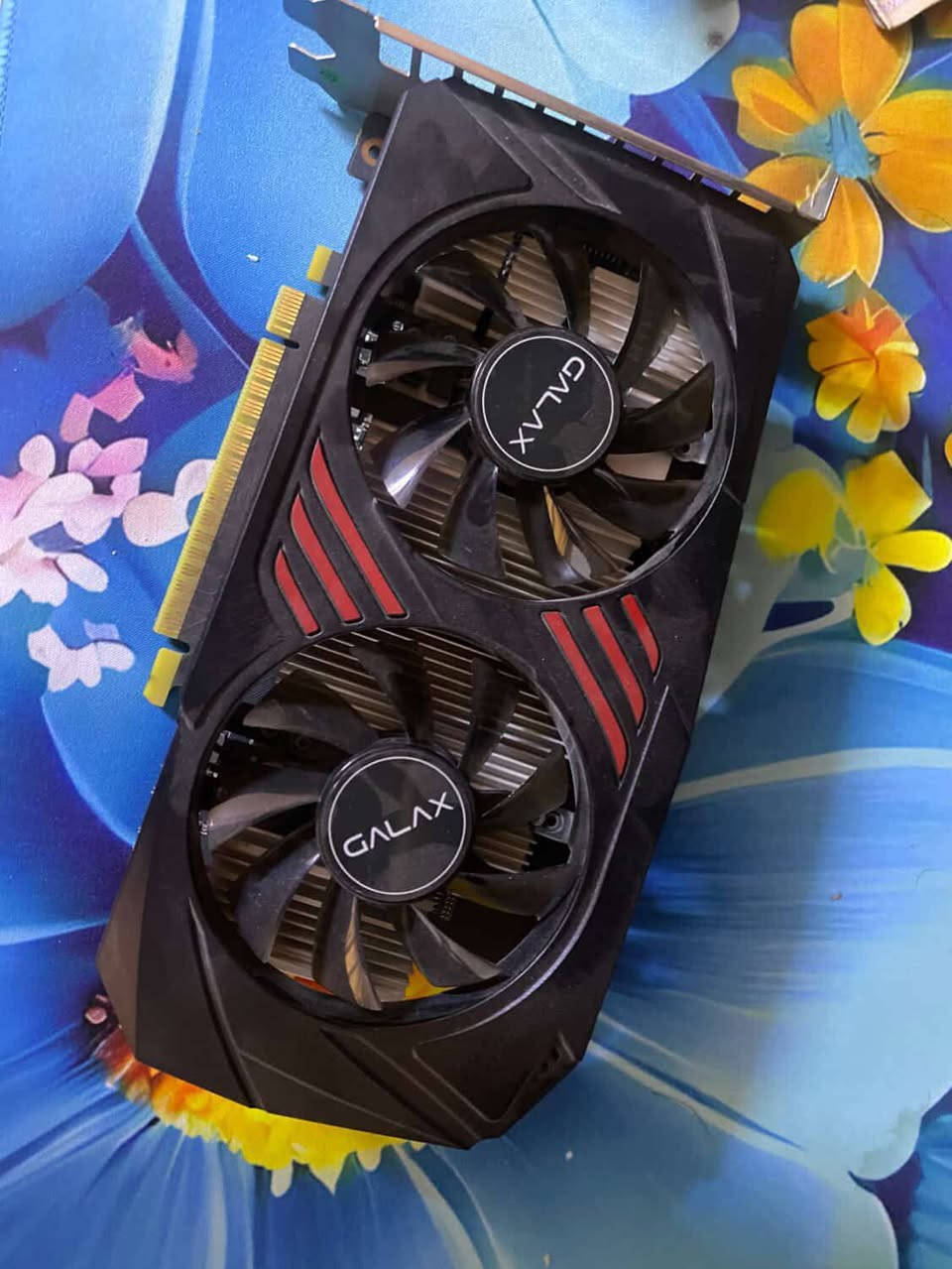 السلام عليكم .
كرت 1050 ti للبيع نظيف . 
السعر 60 الف وبي مجال وتوصيل ماعندي . 
شراي راسلني واتساب على هذا الرقم *********** .
