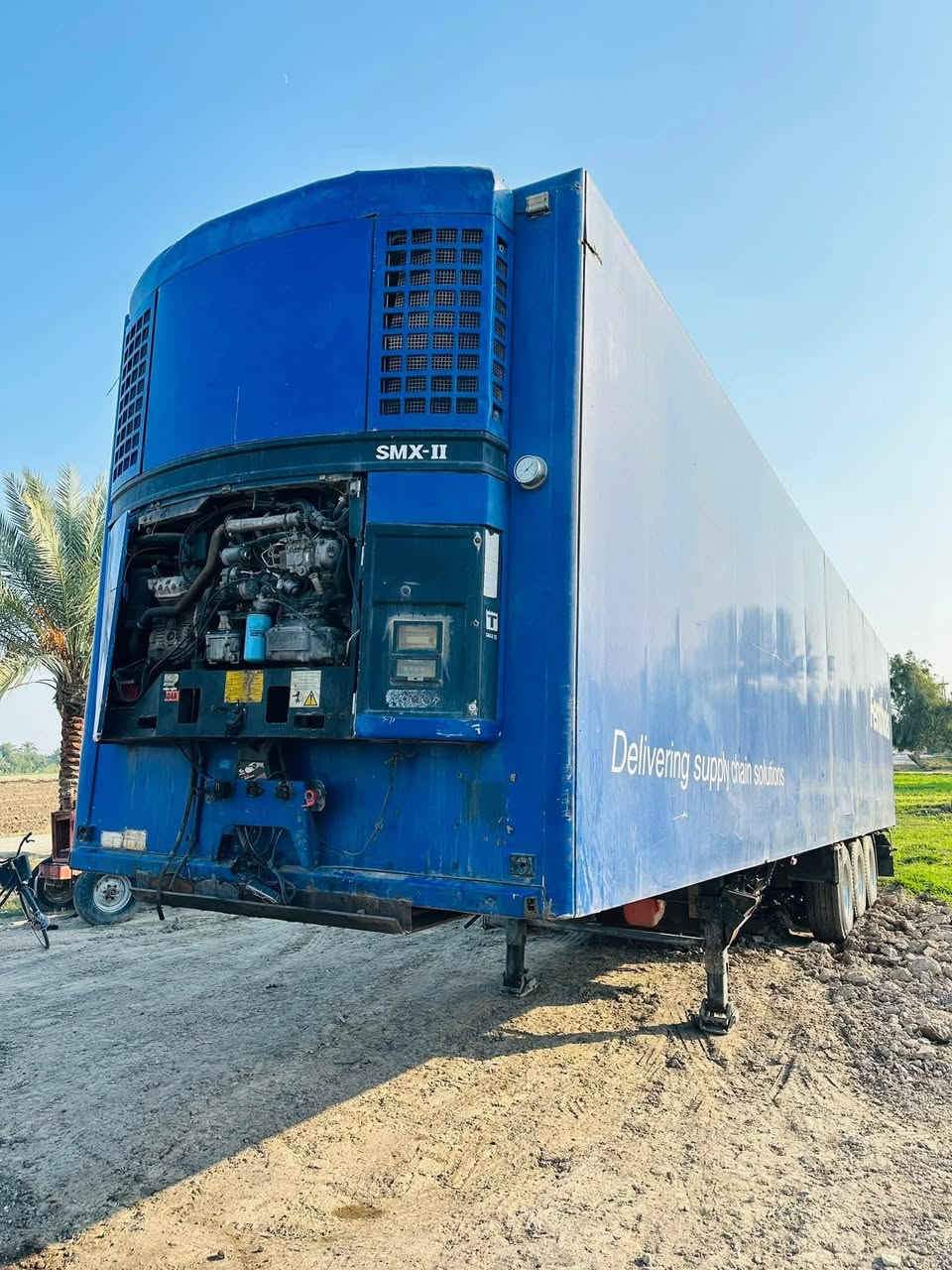 سلام عليكم للبيع براد كوجل ٢٠٠٣ 
سمك ٧ ونص 
ستندر محرك SMS شاشه ٢٠٠ محرك شركه مامفتوح
تخم تاير حداديه كامله غاز 134 شرط تنزيل براد كامل لشغل 
العنوان ابوغريب ابراهيم بن علي 
السعر ٧٥ وبيه مجال الرقم ***********
