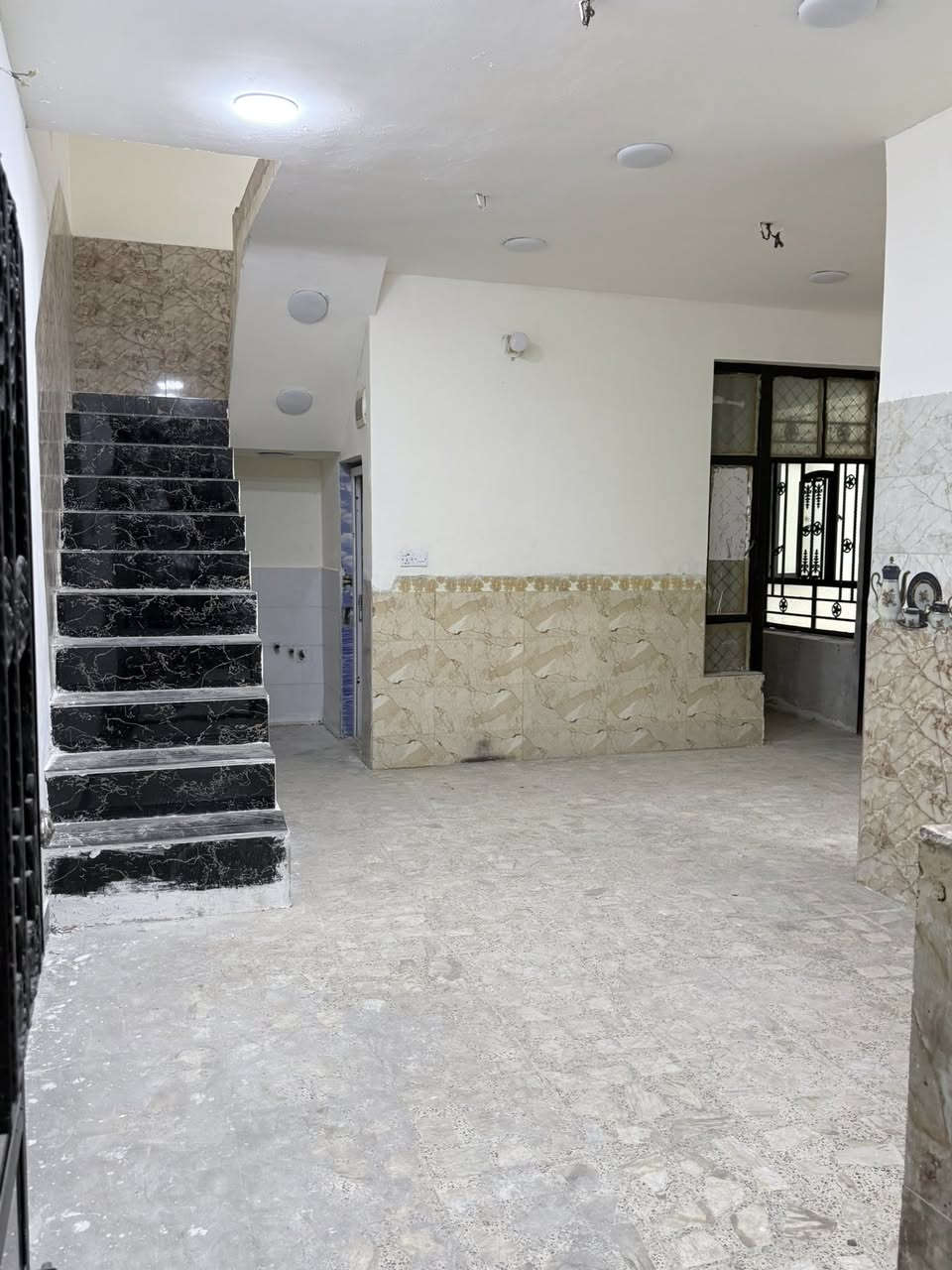 سلام عليكم  الله مصلي على محمد وآل محمد
بيت في محافظة بغداد منطقة سويب مجاور الشهداء والشرطه الخامسه والبياع بيت م 120 جبه 10 ونزال 12 بيت على شارع عام مي مجاري بيت زراعي  سند 25  اصلي الاتصال على الرقم لي موجود بل شاشه ***********.  متواجد واتساب ليحب يستفسر اكثر يدخل واتساب وبي خير ودلل بيت ترميم جديد نقص البيت فقط واجهيه وبلعافيه على ليصير من نصيبه
