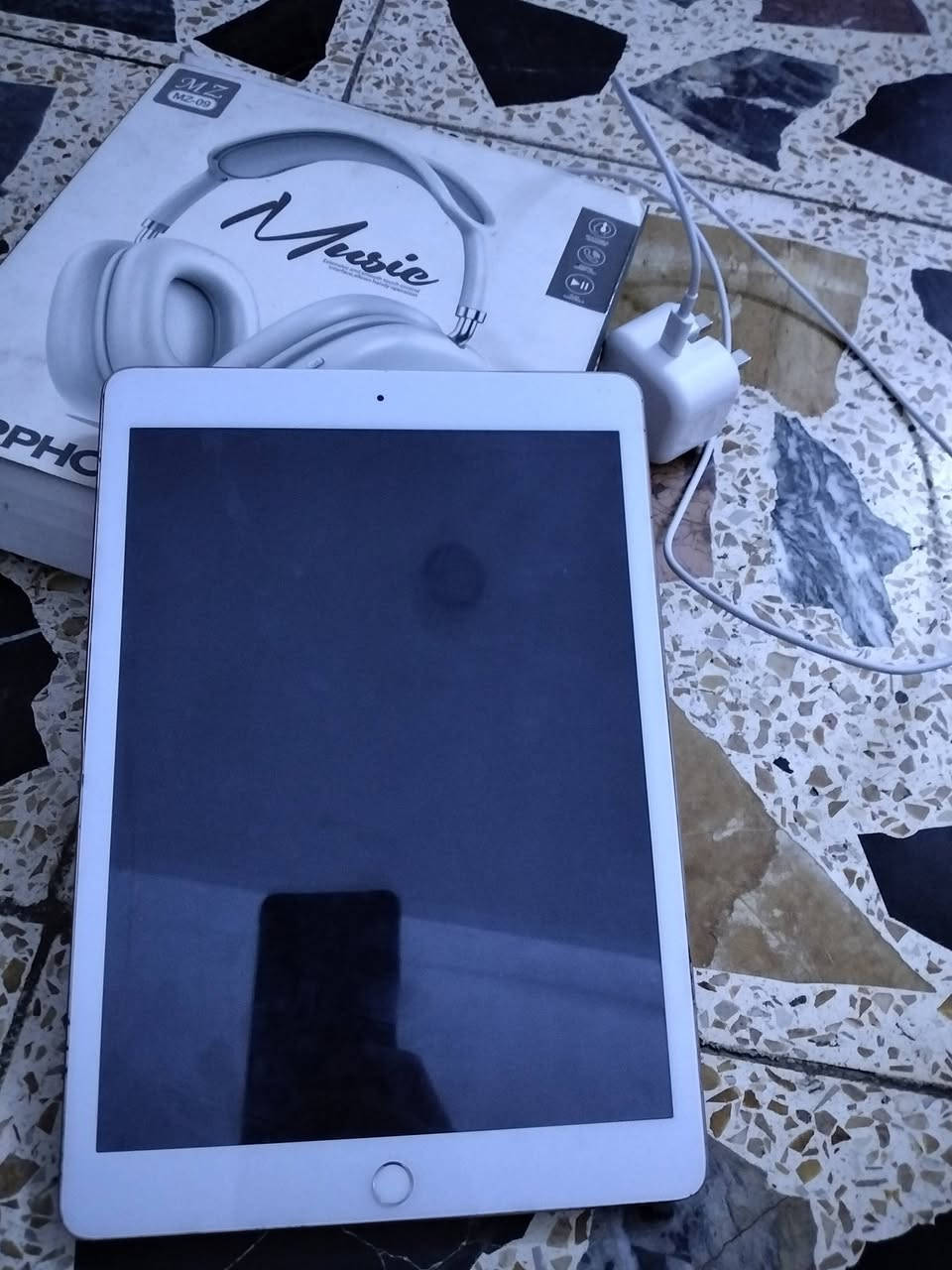 كلشي واضح بل تصوير ايباد 8 البصمة واكفة صوتة مو عالي يحتاجلة تنضيف ب5 بس بل سماعة عالي كارتونتة موجودة السماعة اطيها ويا بس وحدة تشتغل الاصلية عنوان بغداد مدينة الصدر سعر 150 واتساب


**إذا كنت صاحب هذا الإعلان وتريد حذفه لأي سبب، رجاءا أرسل رسالة إلى الدعم الفني**