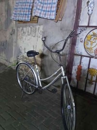 بايسكل للبيع بناتي كامل  السعر 75 وبي مجال 07723746803 المكان شعب حي ا...