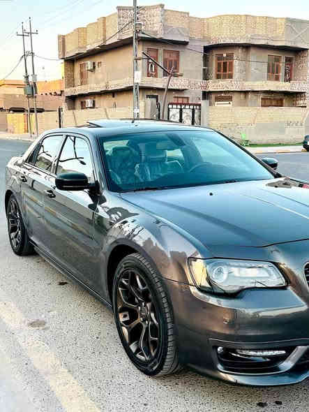 السلام عليكم ورحمة الله وبركاته
اوباما كرايسلر 2017 وارد امريكي كلين كلين كلين بدون حادث بس بيها بارد بالجاملغ الايمن شبر واحد فقط لاغير

                       فئه  300S (گولد) لون نفطي مصدف ذهـبي

المواصفات 😗. 
الويل عنكبوت بلادي ذهبي
شفتات ستيرن
سبورت
تراكشن
بنوراما . 
* شاشه كبيرة مع نظام ملاحة نفكيشن GPS .
* حافظة الاكواب. 
* سستم صوت مع دمام بالصندوق 
* مقصورة الركاب من الجلد الفاخر الاسود بالذهبي.  
* مقاعد أمامية كهربائية عدد 2 . . 
*مقاعد أمامية وتدفئة . 
 *جنطة كهرباء 
 *مقاعد خلفية تدفئة . 
* تشغيل عن بعد . 
* رقم جديد
* ستيرن كهربائي . 
* تدفئة ستيرن . 
* محدد سرعة . 
* تلفون بلوتوث . 
* كاميرا خلفية .
* مرايا متحسسة للاضاءة العالية 
* دخول ذكي (بصمة) 
 
السياره مكفوله كفاله عامه عده البارد بالجاملغ الايمن والسياره بأسمي ليريد تحويل او وكاله

 للأستفسار 

***********

السعر 265 وبي مجال ان شاءالله 
موجود واتساب او ماسنجر
عنواني بغداد
