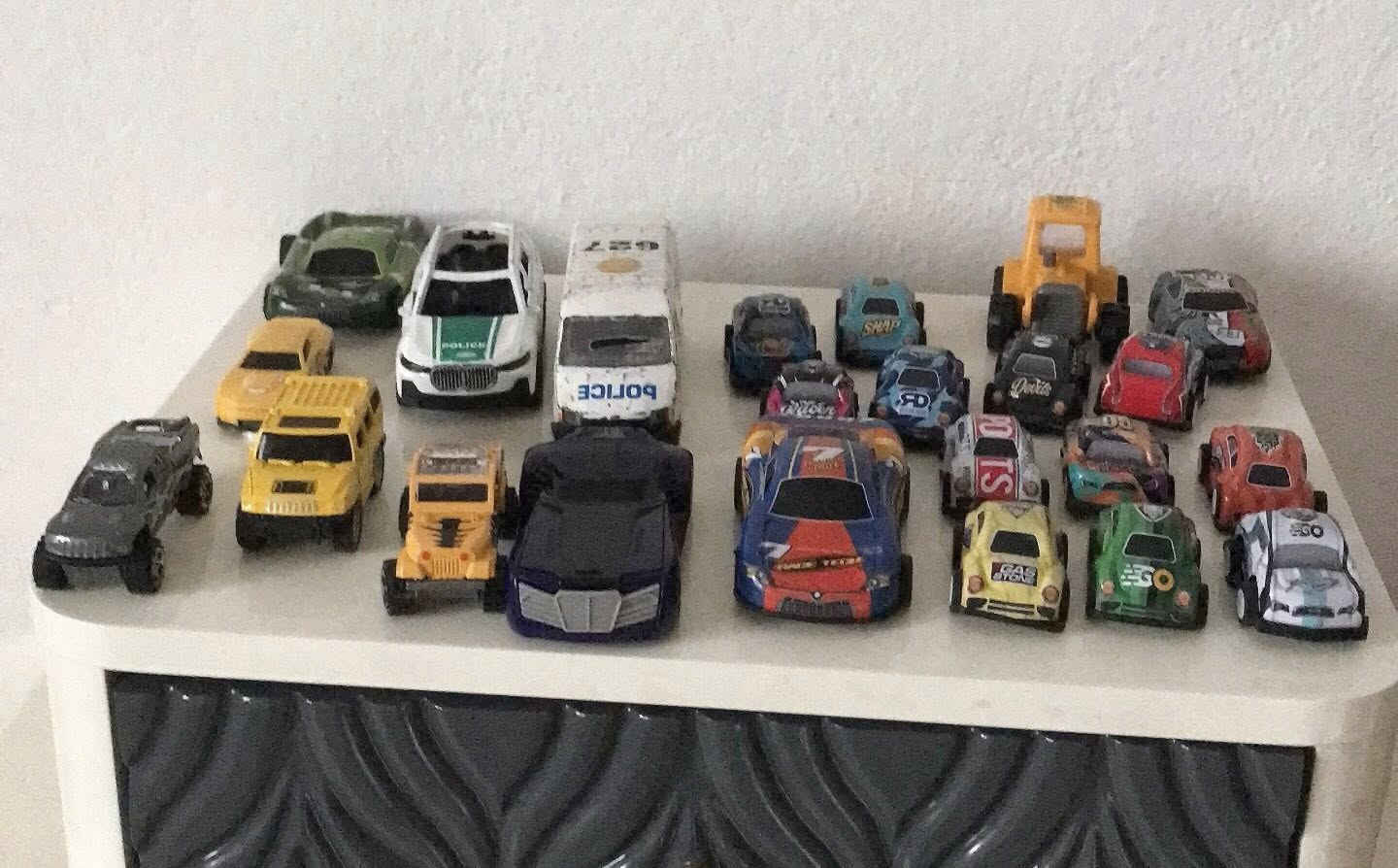 سيارات حديد عدد 25 سياره 
العاب كوله تفاعليه نگليزي وعربي موسيقى 
اكثر من 50 قطعه


**إذا كنت صاحب هذا الإعلان وتريد حذفه لأي سبب، رجاءا أرسل رسالة إلى الدعم الفني**