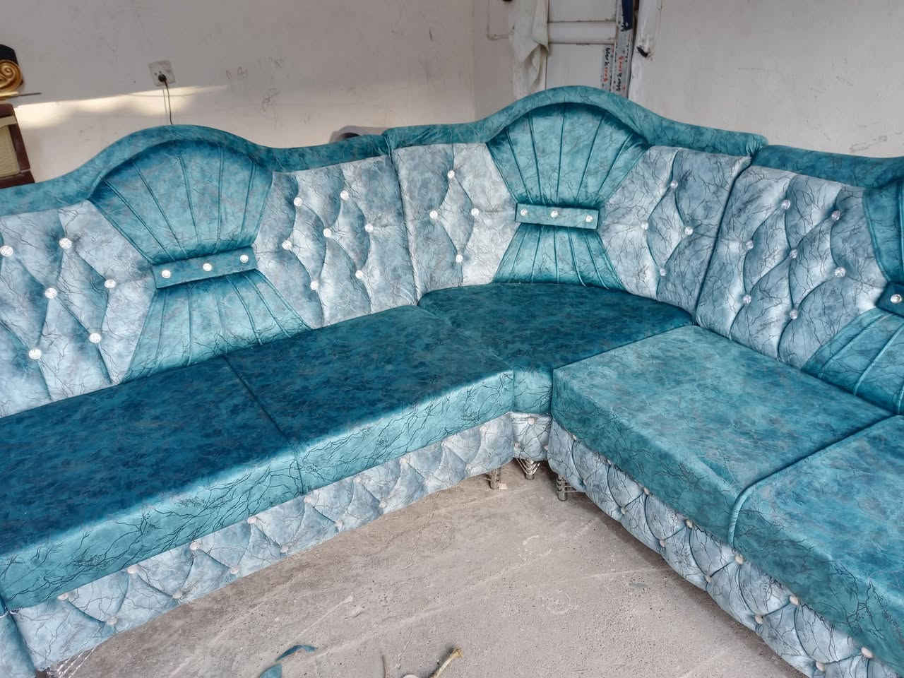 السلام عليكم.. فتحت محلي وهذا اول انتاجي
ديوان نوع الفصال برده خياط كفل..
..... تعريف نوع الخامات المتكون منها الديوان
البلوك تربيعة 16 ملم التطبيقة 8 ملم
القيود انج بسبعة بين قيد وقيد 24 سانتيم
الارجل حديد استيل نوع مبروم
اسفنج المقعد مميز اول 7 سانتيم
اسفنج الظهر هاي 5 سانتيم مميز ثالث
القماش لونين وتر بروف ضد الماء
شغل موصل ثقيل ومرتب..
لا تشتري قبل ما تتاكد من كلام المنشور
مستعد للفصال حسب الطلب.. وتجديد الديوان المستعمل
باقل من سعر السوك.. اطلب وادلل.
رقم الموبايل كورك ***********
رقم الموبايل اسيا ***********
العنوان الموصل حي صدام بالقرب من مدرسة البواسل
