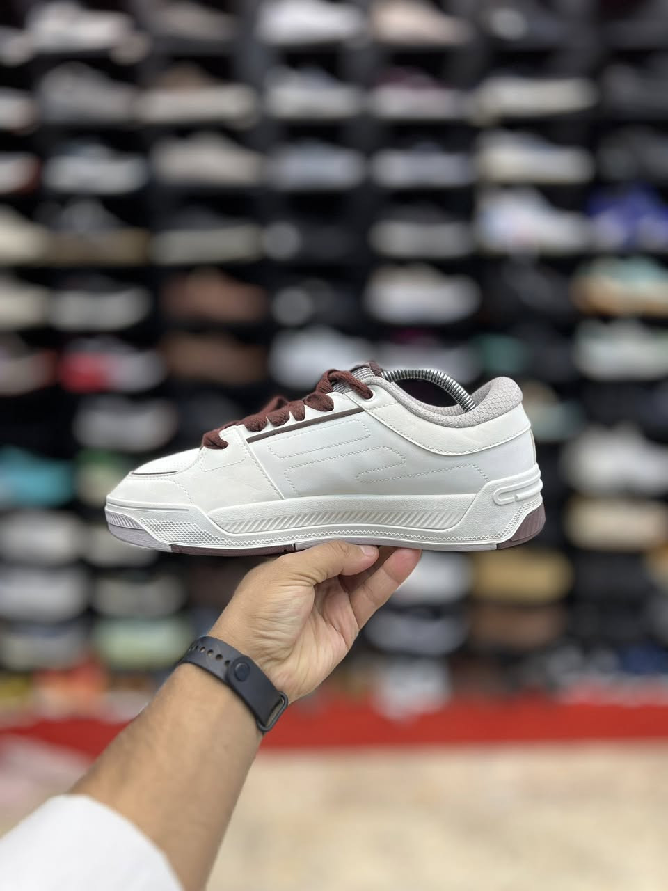 ماركة ERKE
وزن خفيف 
قياس 43
العنوآن نجف ملحق الروان 
توصيل 🚚 محافظات 6 داخل النجف3 
*********** واتساب
