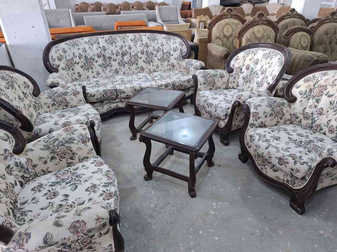 تخم ملكي كلاسك زان باله تركي نظيف جدا جدا 7 نفر كلش امرتب اسفنج مضغوط كل ضرر مابيه وخشب قوي كلش   بابل الحله الحمزة الغربي   ويوجود توصيل♥️️️
***********
