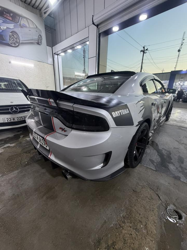 السلام عليكم قطعه حلوه وفول مواصفات اخوان للبيع فقط نقد
جارجر RT دايتونا اصل 5700 موديل 2019فول اعلى فئة بلدايتونا تجي سعره 215 ورقه 
رادار امامي + جوانب 
فتحه سقف 
حساس خلفي كأمره شاشه 
فجوج برمبو امامي خلفي 
اكسل قفل 
بدي SRT اصل 
كشنات كنتارة كهرباء صفحتين 
كشنات تبريد + تدفئة + خلفي تدفئة
ستيرن تدفئة
سوبر تراك باك 
تحديد مسار 
ستيرن كهرباء 
داخل كاربون فاير بلكامل 
لد امامي متحرك ١٠٠ لون وحركة
زارع اله عدسات اصلي 4K يعني لايت نهار 
عليه إضافات خارجية موضحه 
بصمة دخول ذكي تشغيل عن بعد 
مابيه أي عطل ولا سيرفس ولا كلشي 
كير محرك كفاله من الفتح وتبديل وصوت 
ويل نجمة خسفه مع تخم تاير 
سيارة جاهزه من ناحيه صدر امامي خلفي كهربائيات تبريد تدفئة كلشي بيه شغال وبلادي صوت بلادي وستوك محد لاعب بيه 
سيارة ماشالله كلش جديدة وقوية حيل 
رقم بغداد نكليزي بسمي شخصيا هزه وأرقام وملسق وسنوية إلى ٢٠٣١ يعني تجي تتكاتب مروري وبنفس اليوم أبصملك  مكانه بغداد أي استفسار 
***********
***********
سونار عدد ٢ + صور حادث + صور مواصفاته وكلشي موضح عندك حادثه أبواب ٢ صفحه اليمين + نص جاملغ خلفي دوسه نفسه معمره ومصبوغه مكان الحادث مابيه أي حادث غير حادثه الي موضح ايرباك برده فقط ماشيه 80 ميل رجائا اقره تفاصيل واتصل
