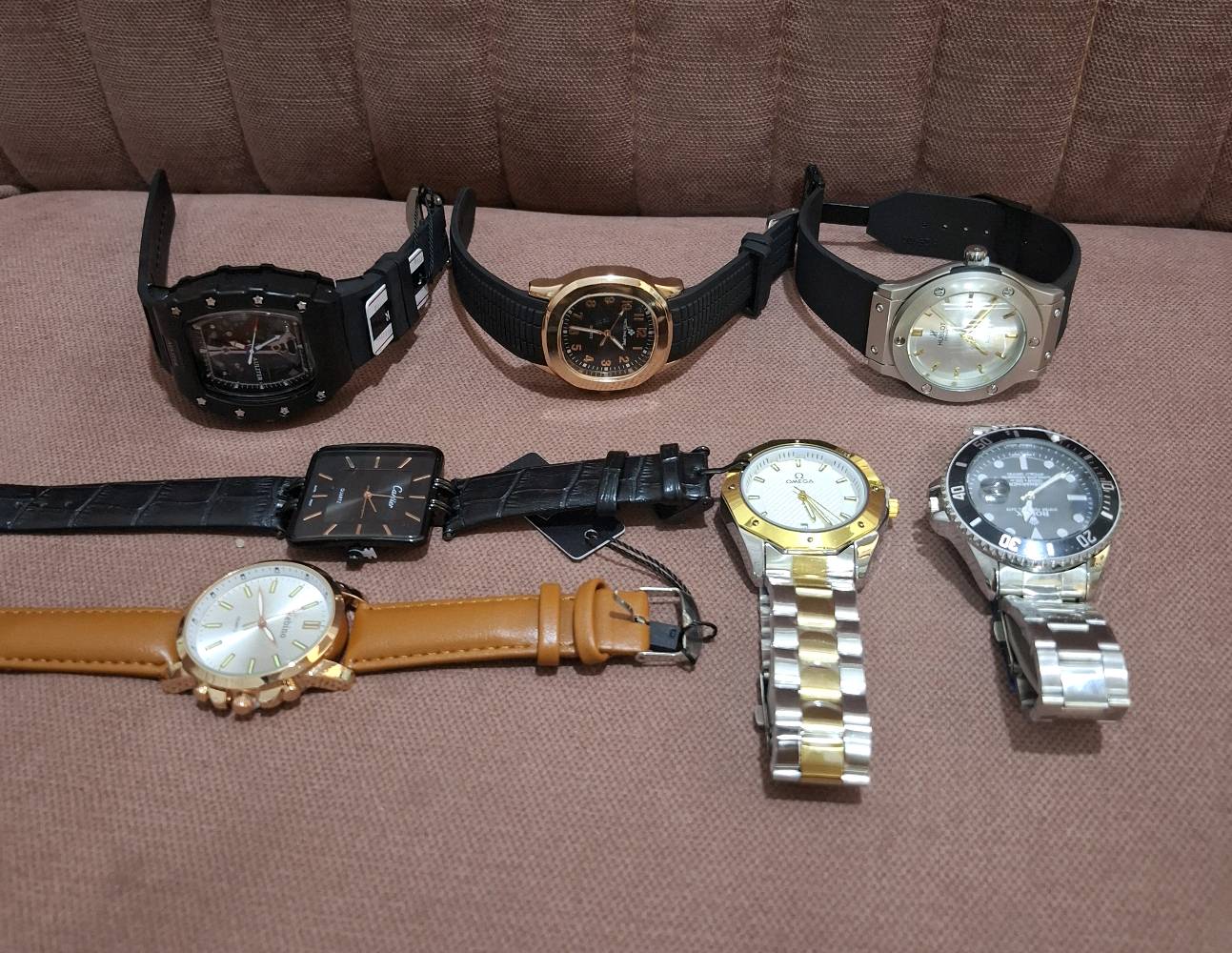 ساعات جديده مامستخدم ولامشتغل القطعة ب ٨ قطعتين ب ١٥ 
ماركات عالمية وثقيل درجه اولى 
العنوان بابل ابي غرق 
***********