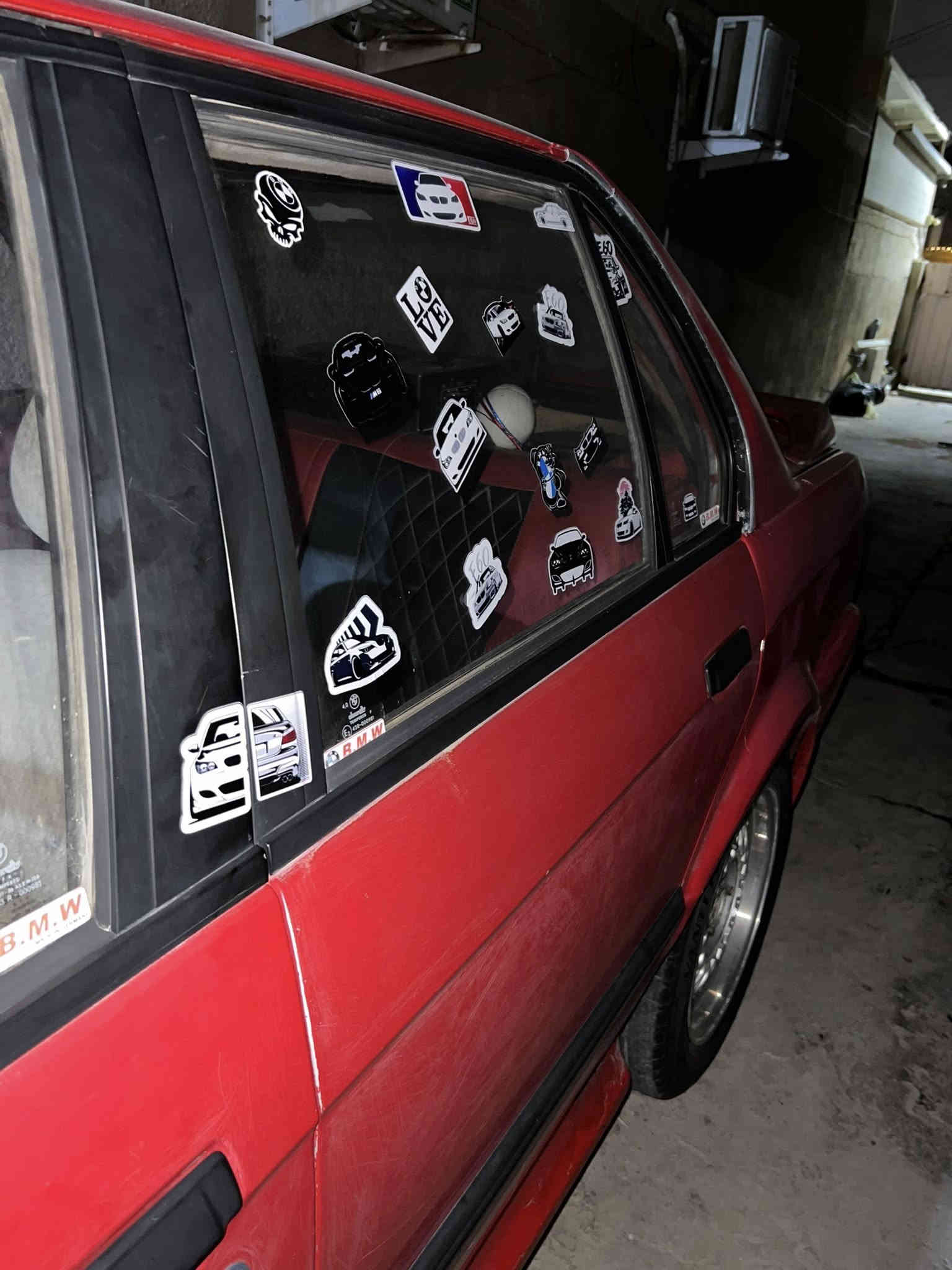 السلام عليكم    للبيع.        

السعر 33 وبيهة مجال بسيط 
بي ام دبليو حجم 320 زعرة
اربعة ٤ سلندر كير عادي. معدل وشلعة تشك الكاع 
موديل 1993
تخم تايرات و ويالة نظاف
ضايفلها دمام وعدسات وزنون واكزوز بسيط

للاستفسار *********** متوفر واتساب
