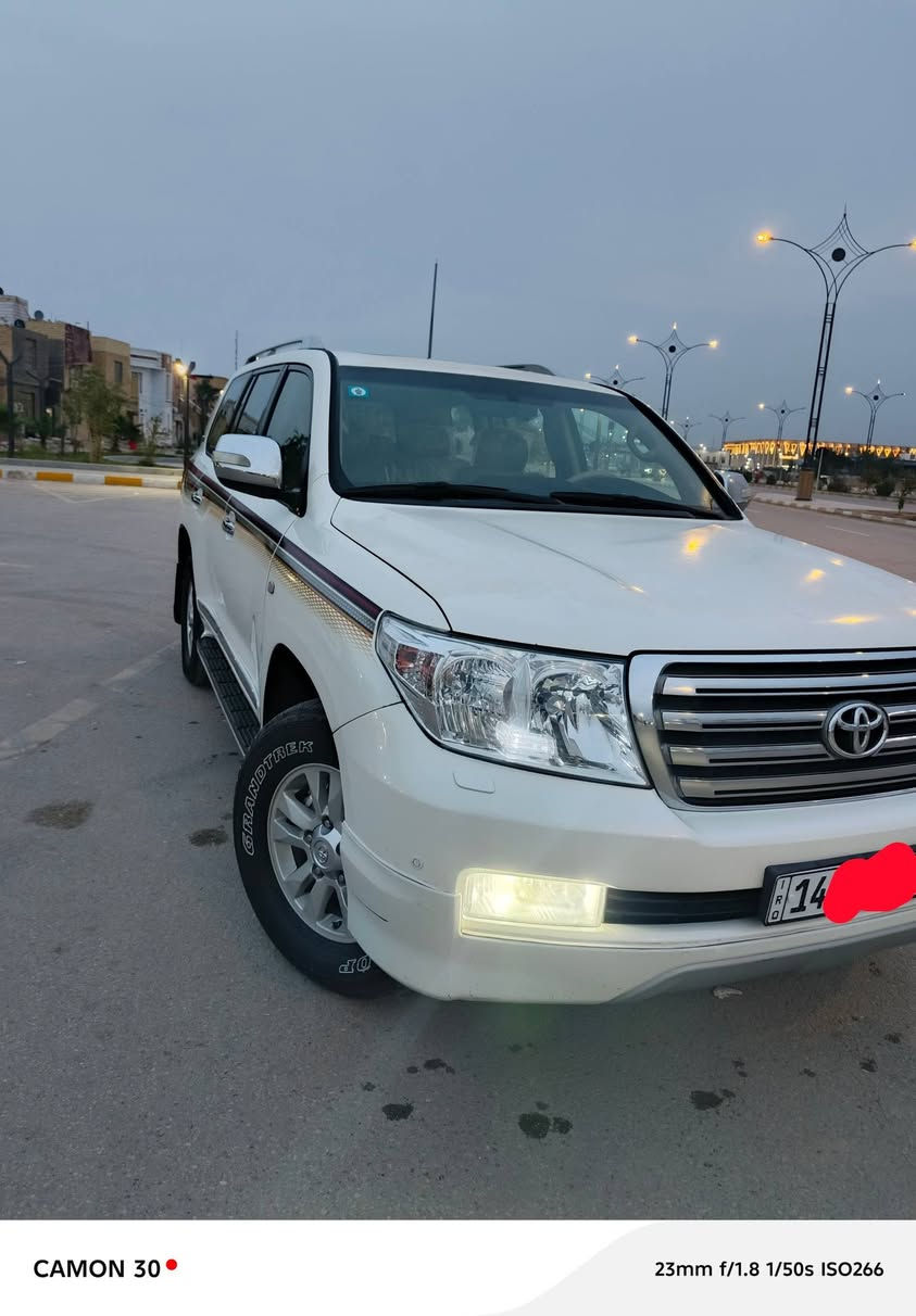 لاندكروز مديل 11 ستينيه
GXR 
 6 سلندر 4000 cc  مكينه كير حداديه كفاله تبريد ثلج 
موصفات ستينيه معروفه
1-بصمه جميع لابواب
2-شاشه وكامره
3-تحكم استرين
4- مثبت سرعه
5-ثلاجه 
6-اربع قطع تبريد 
7-لايت زينون عالي ناصي 
8-فور ويل 
9-حساسات امامي خلفي 
سياره لون ابيض صدفي سياره مكفوله صبغ وتبديل ما عدى شويه صبغ بل دعاميه اماميه 
وبيه فابلون لازك عله بنيد فقط سياره جاهزه من كلشي وبيه كتاب فحص من مندلاوي 
رقم بصرع بسمي مشروع وطني 
رقم *********** 
سعر ٣٣٥ وبيه مجال لل شراي 
وسياره كلش نضيفه ربع ما تذب عليك شرط 
مكاني ناصريه مركز
