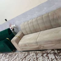 ميز طعام نضيف جداً ست كراسي اريده ب ٢٠٠ وبي مجال تخم عشر مقاعد اريده ٣...