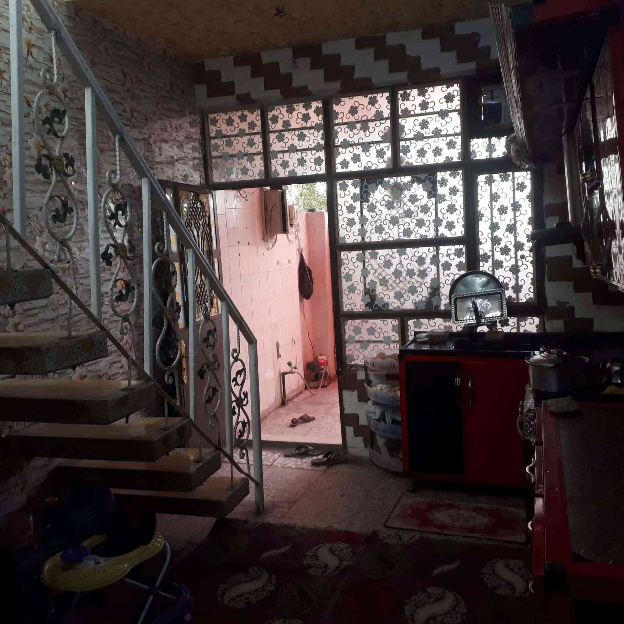 السلام عليكم بيت تجوز حي الصدرين قطاع صفر قرب معارض الحبيبة البيت صب كامل الخدامات ماء مجاري كهرباء تبليط المساحة 80 متر السعر 70الهاتف ***********
