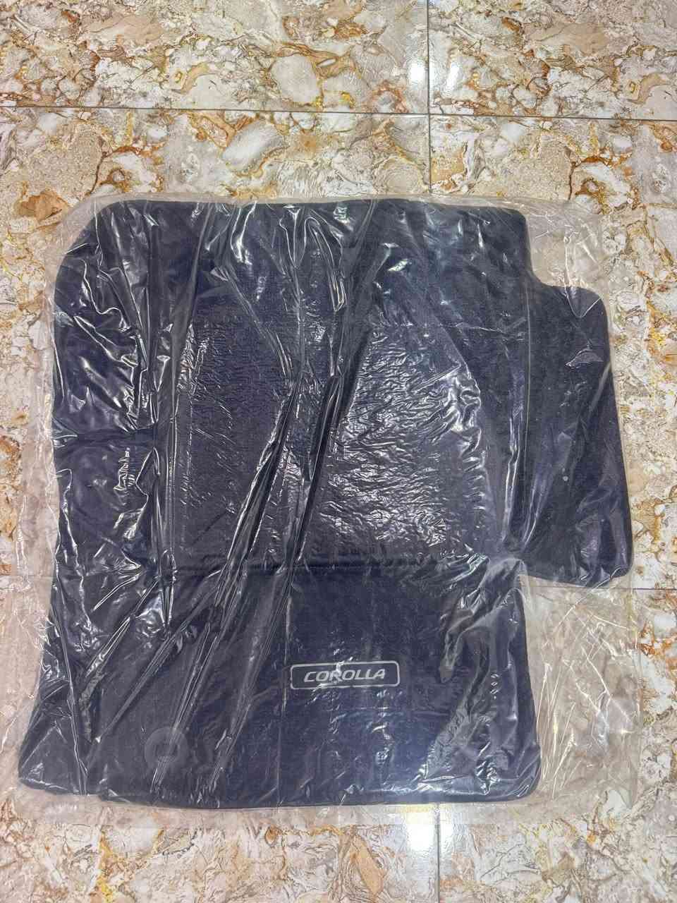 السلام عليكم حبايب غراض للبيع كاعيات زيرو ما مفتوحات وبردات تخم كامل جدد والله
وزوج تايرات بس واحد منهن بي ركعة المانية اصلية ونضافة كدام عينكم كلش نضاف حجم 17 الي يفيدنة يتصل 
***********
