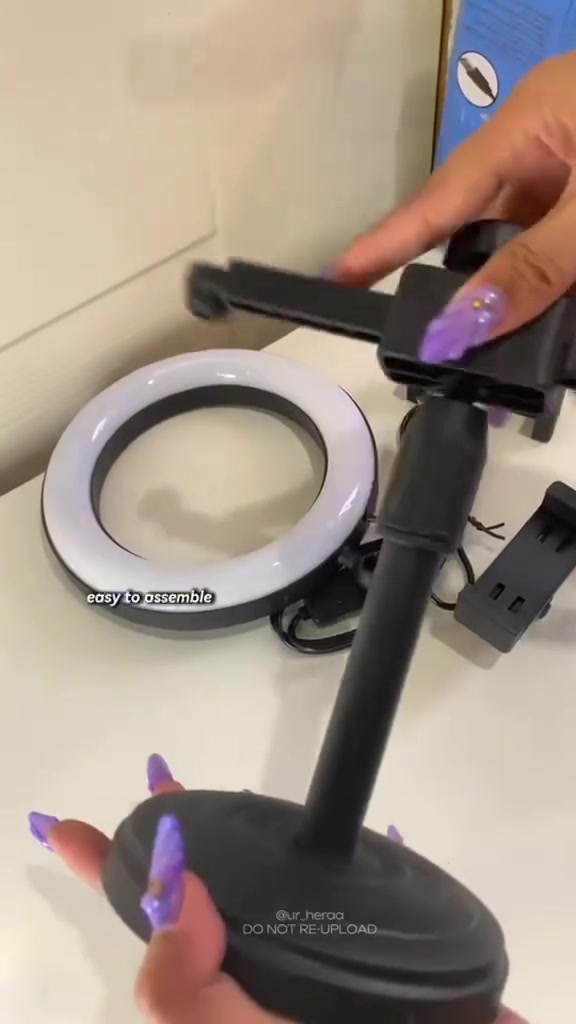 إضاءة قوية وواضحة
• حجم ميني عملي وسهل الحمل
• حامل موبايل مزدوج 📱📱
• ارتفاع قابل للتعديل
• مناسب للتصوير، البث المباشر، التيك توك والانستا
• تشغيل USB
• تصميم ثابت وأنيق
✨ خيار مثالي لصناع المحتوى
📩 للتواصل معنا عبر الخاص


**إذا كنت صاحب هذا الإعلان وتريد حذفه لأي سبب، رجاءا أرسل رسالة إلى الدعم الفني**