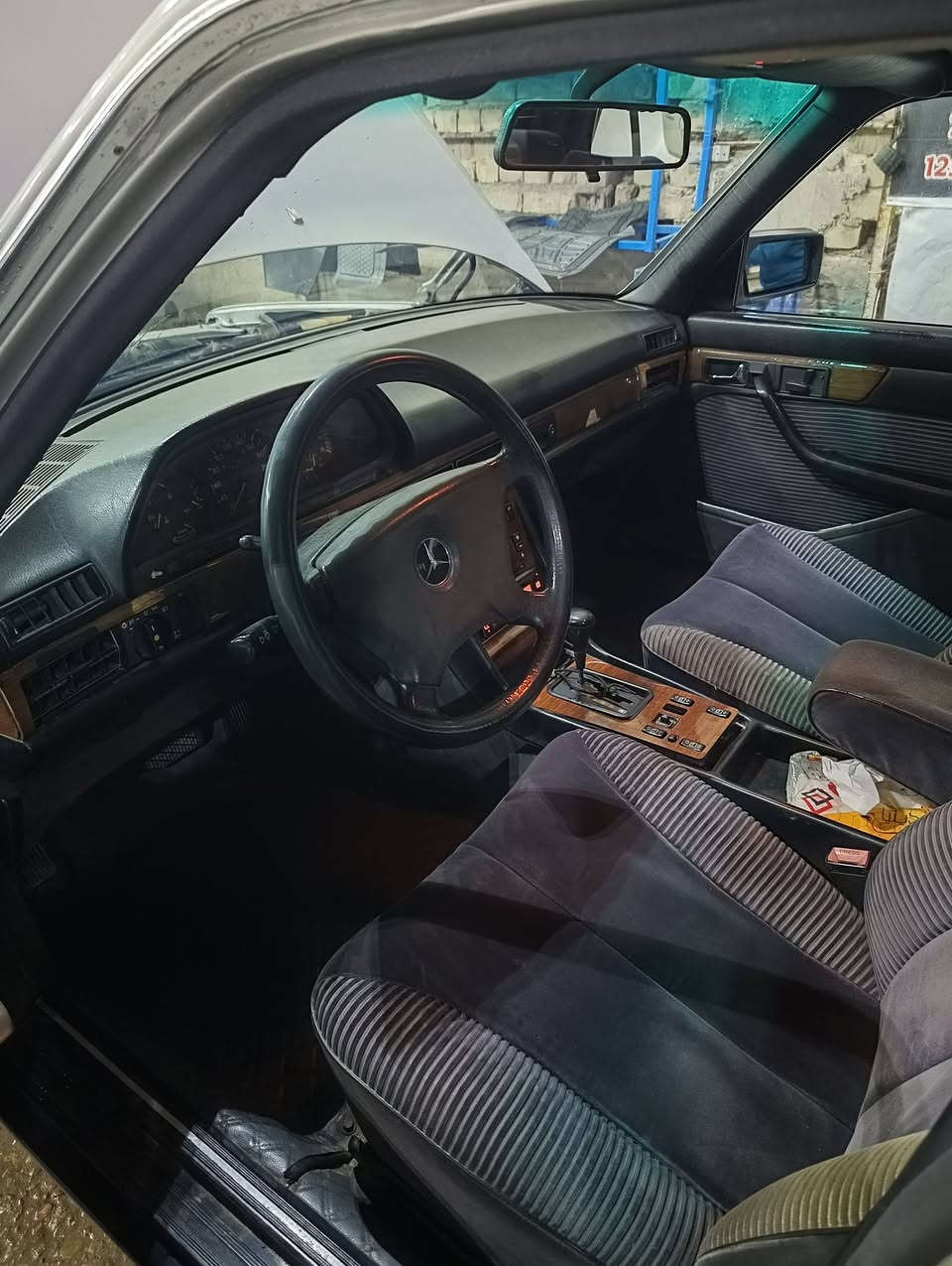 سلام عليكم جامبو للبيع موديل 91
سياره معمره اي نقص مابيها من صدر امامي خلفي+ جعمقه كاردن شيال و كوبلن باتري جديد تايرات هورن مراوح اربع وياله دسكات+ بنزات صالنصه تبريد شغال محرك vvt جديد الي يحب يعرف السعر يعلق واني ارد عليه برساله او الاتصال ***********
