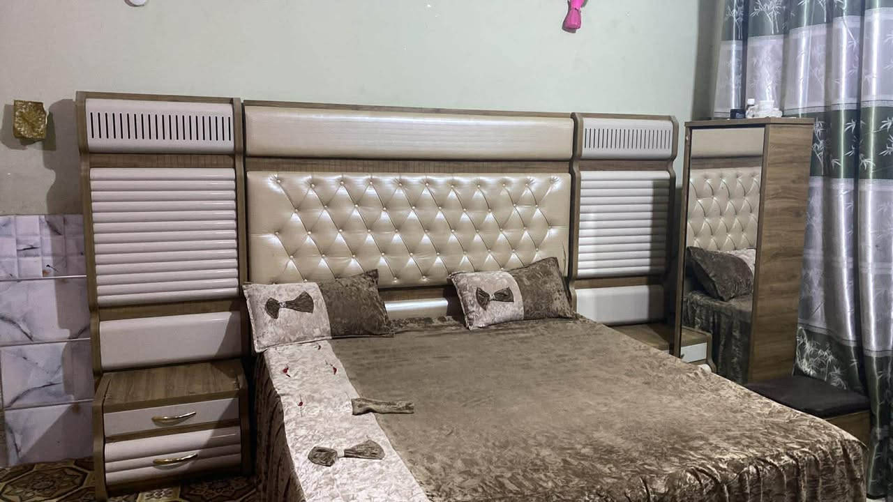 غرفه للبيع كامل ملحقات نوع الثقيل وليس الخفيف مجرد سجه مال كاونتر واكعه الباب موجود فقط يرادله سجه عنوانه بابل القاسم بعد بيه ملحقات 
اتصل او واتساب ***********
