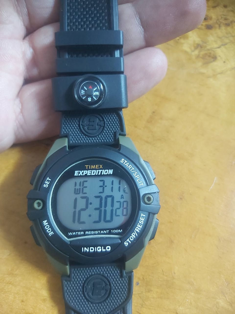 السلام عليكم 
ساعه تايمكس باله امريكي اصلي نضافه فول 100% 
كرونوغراف 100 ساعة
مؤقت عد تنازلي لمدة 100 ساعة
عداد 99 لفة
ضوء ليلي انديجلو 
وعرض طوال اليوم
مقاومة للماء حتى عمق 100 متر
سعر الساعه 65 ألف يوجد توصيل


**إذا كنت صاحب هذا الإعلان وتريد حذفه لأي سبب، رجاءا أرسل رسالة إلى الدعم الفني**