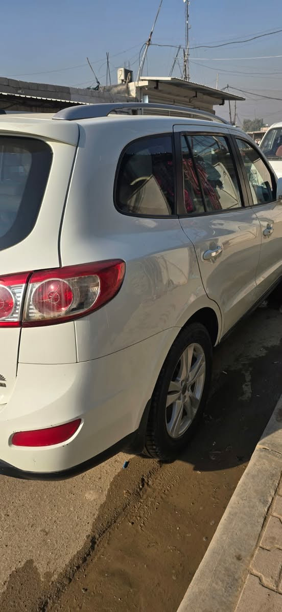 سلام عليكم 
سنتافي 2011 شركةالعامة 
مكفولة كفالة عامة عدا صبغ شبر بلبنيد 
فول مواصفات مكينة 6 بلادي 
ماشية 130 حقيقي جرس 120 
بصمة شاشة فتحة سقف 
سيارة نضيفة كلش استخدام شخصي 
رقم بغداد بأسمي تحويل مباشر 
العنوان بغداد بسمايا
السعر 165 بيها مجال
***********
