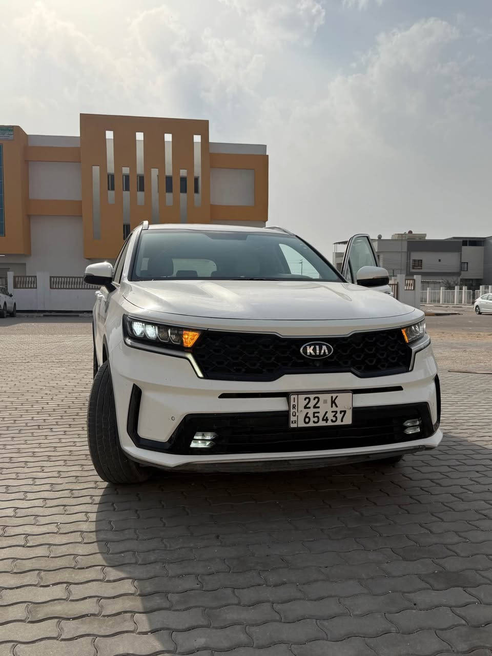 السلام عليكم متوفر سورنتو 2021 كفاله عامه فقط اربع اصابع بارد بطرف مال البنيد ماشيه 40 الف *********** البصرة, العراق
