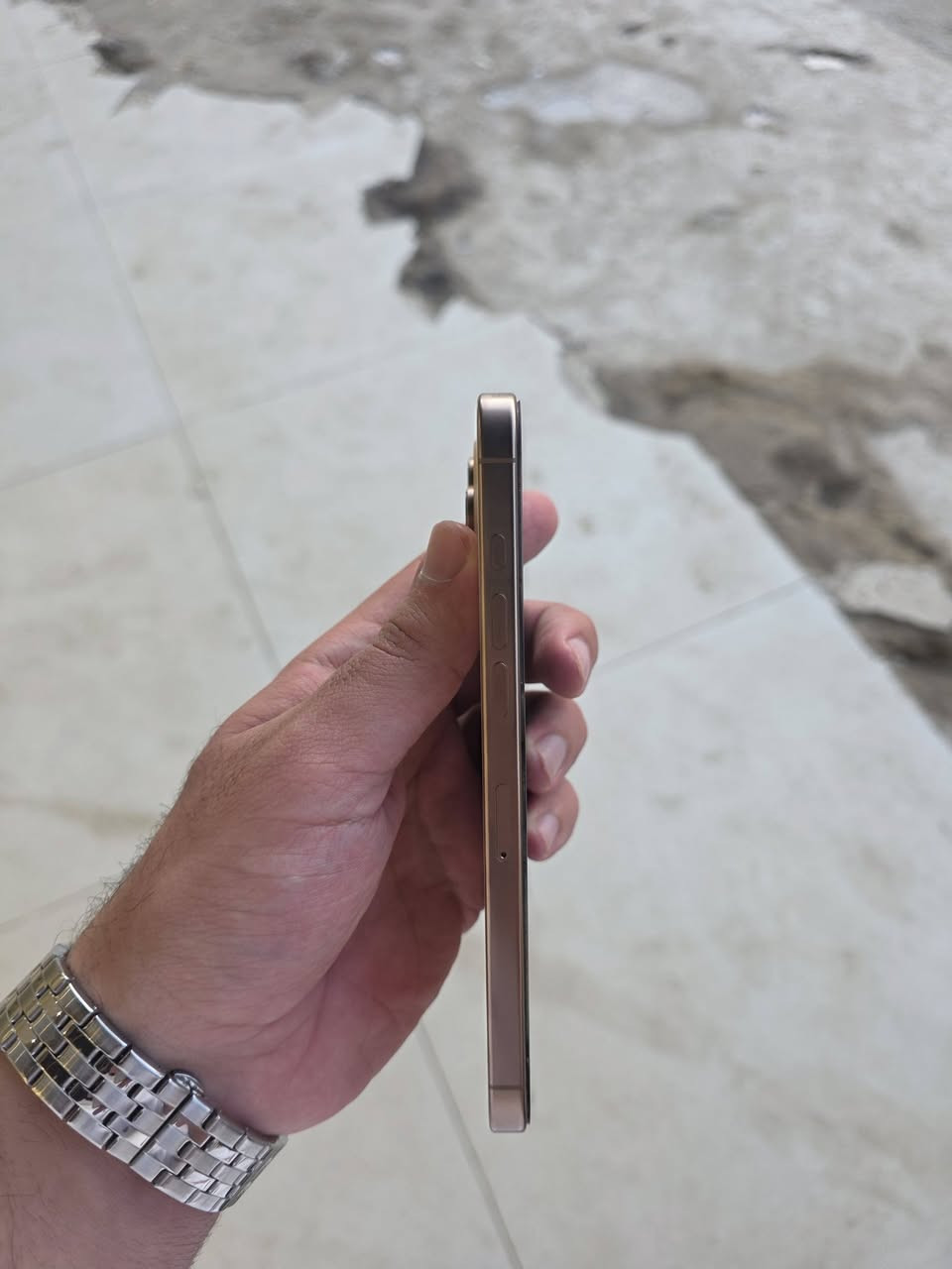 ايفون 16 برو ماكس
بطارية  97
ذاكره 256
 جهاز نضافته 100‎%‎ 
مكفول من كلشي
 لونه صحراوي كل ملحقاته كاملة 
سعره خاص 
***********
العنوان الدورة شارع 60
