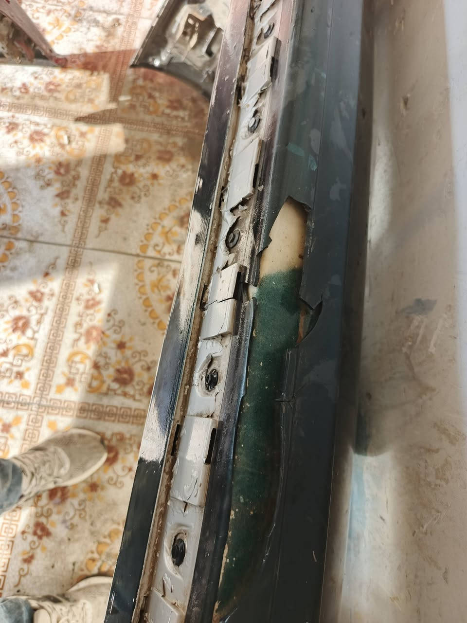 دعاميه مال 700 خلفيه اصليه كامله هيه ونيكلاتها  بيها بس هاذه الكسر الموضح  بصوره بسيط بتريشه السوده مكاتي بابل المسيب ***********   السعر 150 الف
