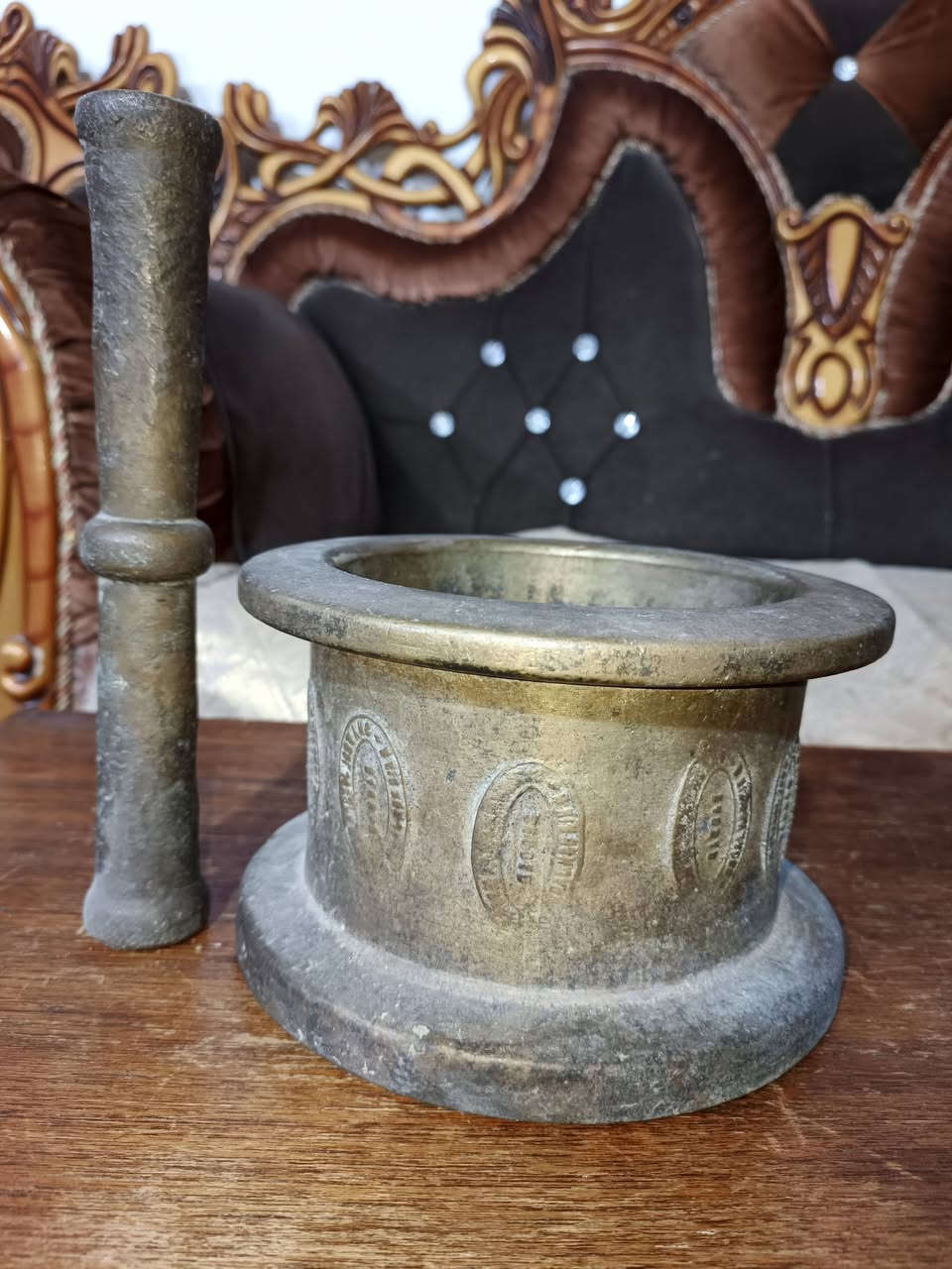 هاون مصلاوي منقوش للبيع 
  تواصل على خاص أو واتساب ***********‬‏
عندي خدمه توصيل كافة العراق
