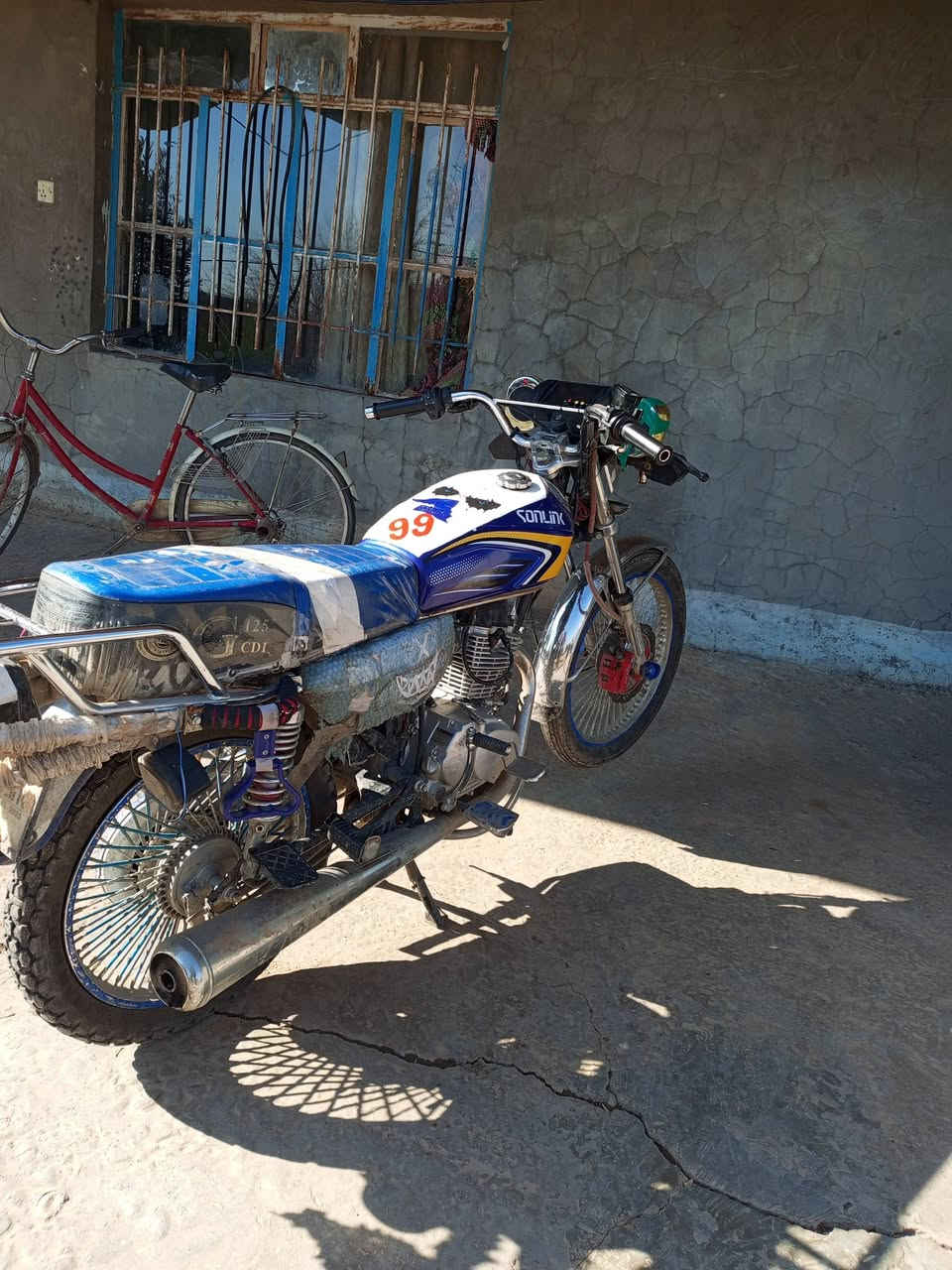 السلام عليكم
موطور سولنك موديل 25 فول مواصفات وفول جمبزه 

السعر 650 وبي مجال 

المكان الشرقاط الساحل الايسر 

هـ***********
