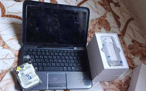 شلعة للبيع يعني ابيعهن كلهن مو قطعة وحدة وسعر شلع 50
 بوستيجة تتكبر وتتصغير اب 10 الاف
طاحونة وعجانة حجم صغير شحن اب 7 الاف
راوتر نت ضوئي اب 7 
راوتر مال شركات مداء بعيد اب 10
مكائن حلاقة الاثنين اب 7 الاف 
تجج تمارين منزلية اب 5
او لابتوب  وهارد او خيط مائي عاطلات  اب ١٥ كلهن
رقم اتصل او واتساب ***********
