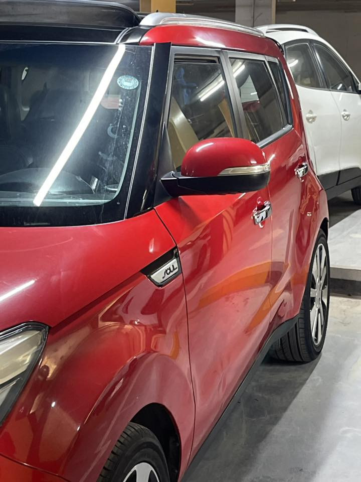 السلام عليكم
كيا صول خليجي 2016
فول مواصفات 1/1
1600 دوش 
رقم وهزه وسنويه جديده بسمي

مواصفات
بصمه. 
تبريد بيانو
. اشاير ترحيب. 
مري شفط
لد نهاري. بك لايت لد
بنوراما
كشن كهرباء
داخل جلد اسود.  
حساسات خلفيه
ويل 18 بلادي. 
تايرات 4 جدد 
البصمتين موجودات مالاتهة 
السياره كلهة على وضع الشركه بعدهة 
بيهة قطعتين خلفيات صبغ صارت بيهة ضربه

السعر 127 وبيهة مجال 

***********
