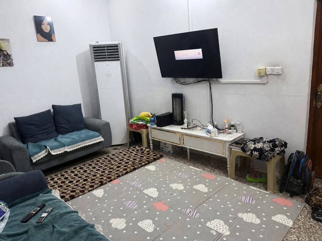 بيت للبيع مساحته ١٢٥ /م حي الإسكان مقابل محد الفني 

 منطقه مميزه ومخدومه من كافة الخدمات وبناء كونكريت درجه أولى 👌

طابقين 

بناء حديث 

الطابق الاول 

استقبال 

وصاله 

وغرفة نوم 

ومطبخ 

وصحيات 

الطابق الثاني 

غرفتين نوم 

وصاله

وصحيات

الاستفسار ***********
***********
 او مراجعة مكتب بركات الزهراء للعقار والمقاولات العامه حي الزهراء قرب مصتوصف اذ ردت بيع عقار او بناء أو ترميم ما عليك فقط مراسلتنا 
مكتب بركات الزهراء
