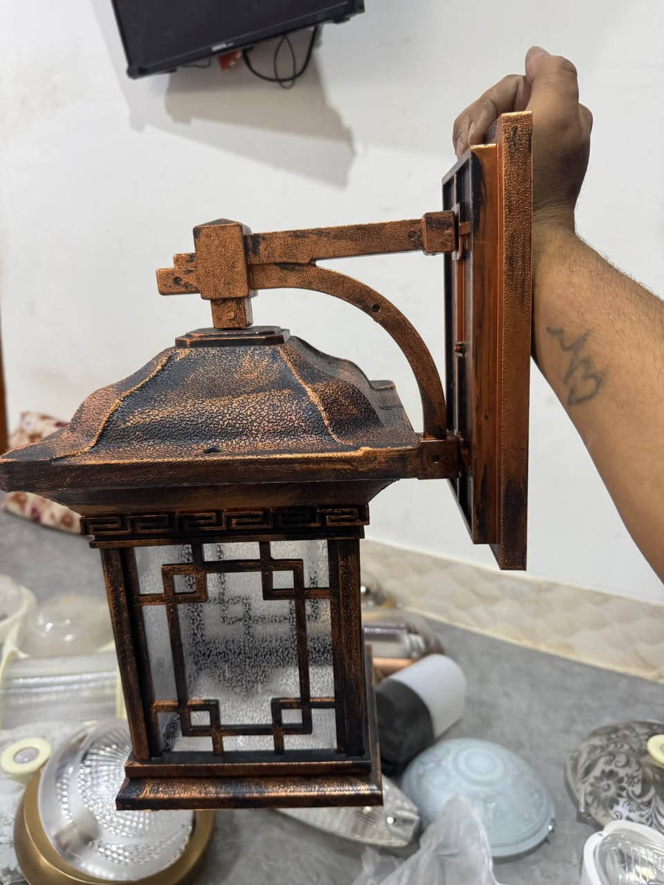 سلام عليكم 
مصابيح اناره يستخدم خارجي وداخلي
سقفيه وجداريه داخليه وخارجيه اكو هواي موديلات بيهن لزوج ااكو ب 5اوكو زوج ب 10تعال خاص ودزلك لموديلات كلهن الوان هم اكو برونزي وابيض كلوب هذني كلهن مو لد كربلاء, العراق


**إذا كنت صاحب هذا الإعلان وتريد حذفه لأي سبب، رجاءا أرسل رسالة إلى الدعم الفني**
