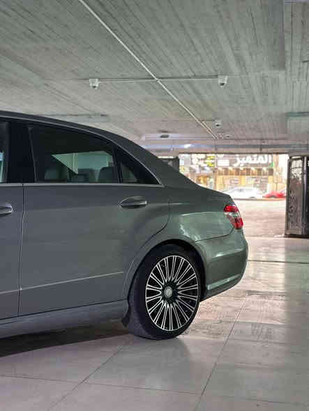 سلام عليكم مارسيدس 212 موديل 2011 السنويه بسمي بيه اربع قطع صبغ سياره المكان بغداد السعر 135 او مراوس  ***********
