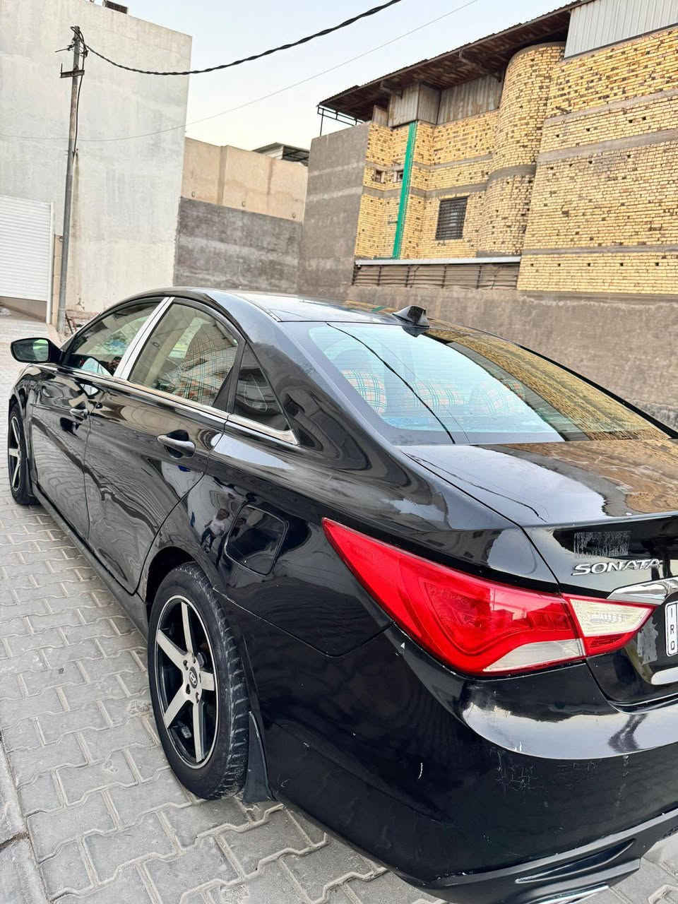 سلام عليكم سوناتا موديل 2011سياره مكينه مالتها بيها نفخه سياره تبريد تدفيه كلها  شغاله حديدي جديدي وتايرت جددد سياره مصبوغه حزام سياره حلوه ونضيفه سعر 89 وبيها مجال مكان سياره بصره الوفود وتساب فقط ***********
