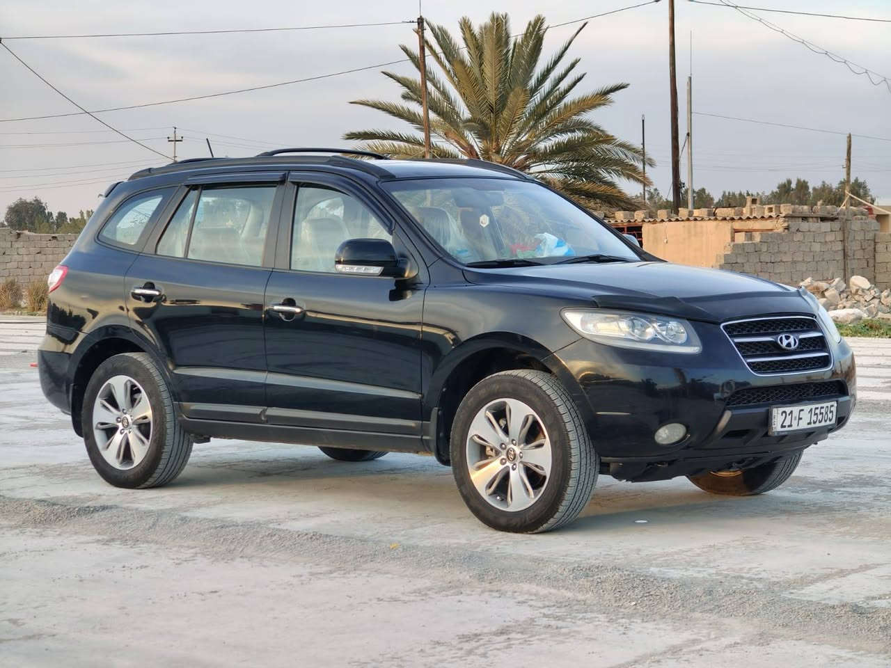 السلام عليكم سنتافي خليجي 2008  7 راكب مكينه 2700 V6 رقم سيلمانيه هزه وسنويه ورقم كله جديد تبريد 3 قطع فتحه سقف سياره ع البلاد بيها بس باب وجامرلغ مبدل بلادي باقي كفاله عامه  مكانها ديالى بعقوبة قرب مرور ديالى سياره خير من الله السعر 115 وبيها مجال حك الجيه للاستفسار  اكثر الاتصال ع رقم ***********
