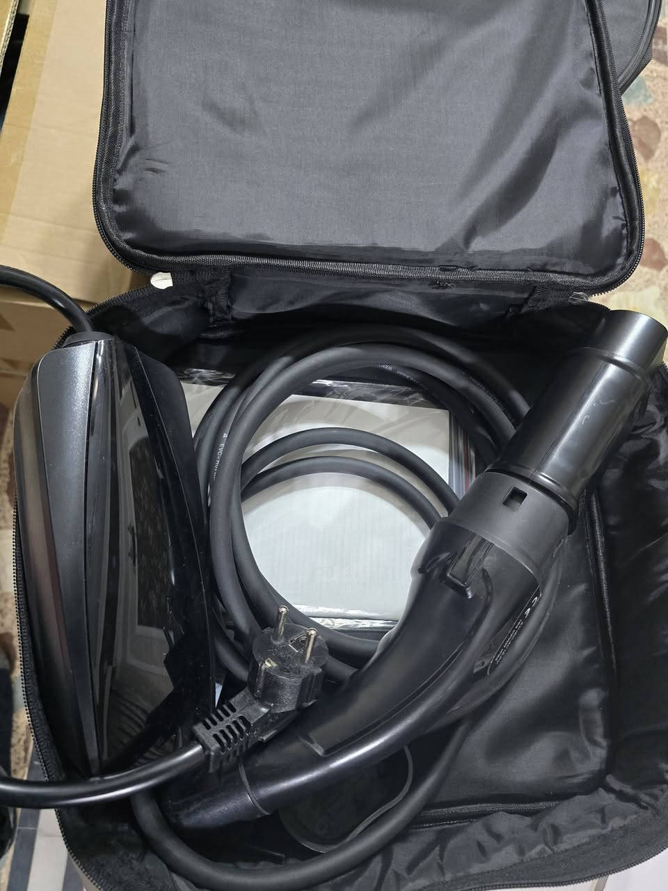 يتوفر لدينا مجموعة 
شواحن تايب تو مع ادبتر بي واي دي ..
١٦ امبير مع الادبتر ١٢٥ الف 
بالامكان استخدامها 
باي نقطة كهرباء 
يمكن الاستفادة منها للتنقل. 
للتواصل..
البلديات شارع المصرف 
***********
***********
