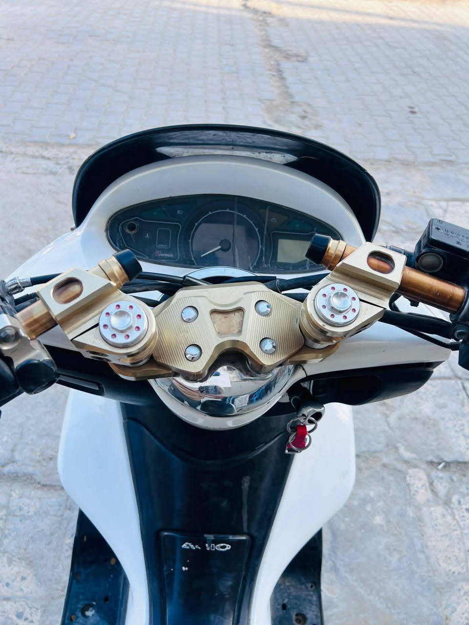 دراجه بي سي اكس الجيل الاول السعر 750 مستعجل على بيعتها اوراقها موجودة منفيس ماكينه 150 العنوان مدينه الصدر ***********
