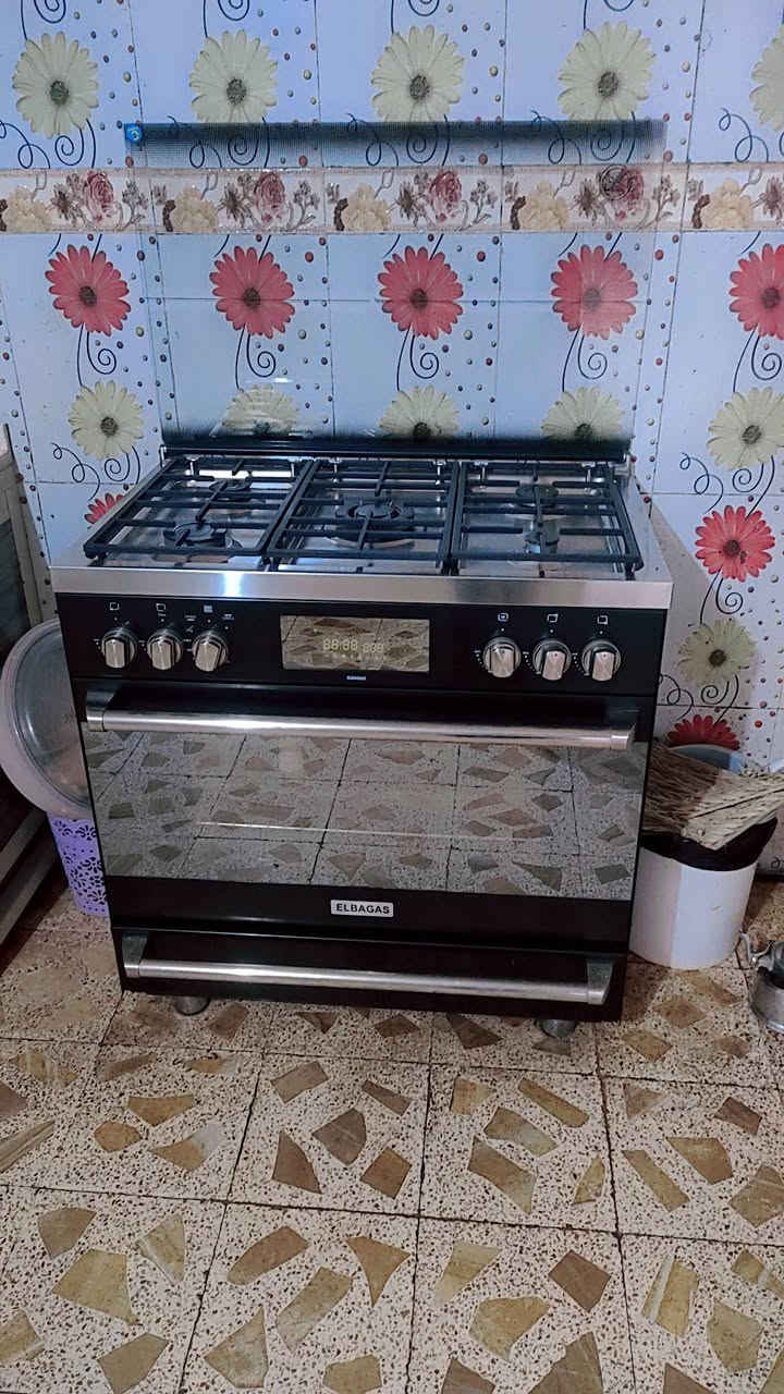 طباخ يطالي جديد ما مستخدم نضافته 100/100 ثالجه نضافه 95.... ***********...***********
