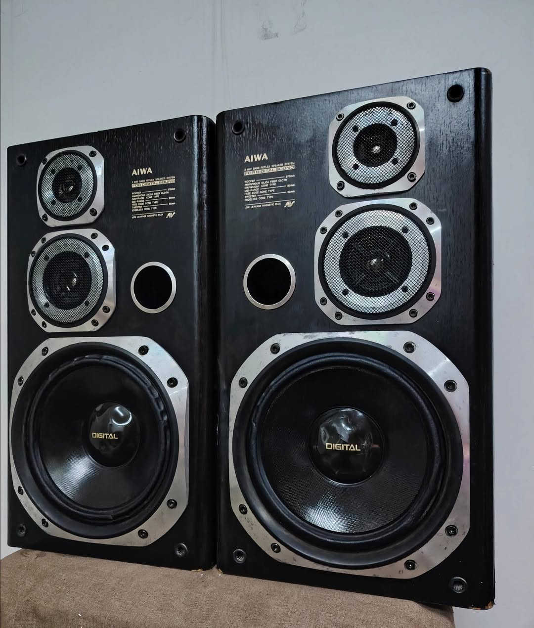 السلام عليكم.. سماعات ايوا  الحجم 10انج.. القدرة 100واط لكل سماعة..  نظافة ممتازة شغالات بالكامل  وبدون تصليح نهائي.. ابلاديات.. السعر 100الف


**إذا كنت صاحب هذا الإعلان وتريد حذفه لأي سبب، رجاءا أرسل رسالة إلى الدعم الفني**