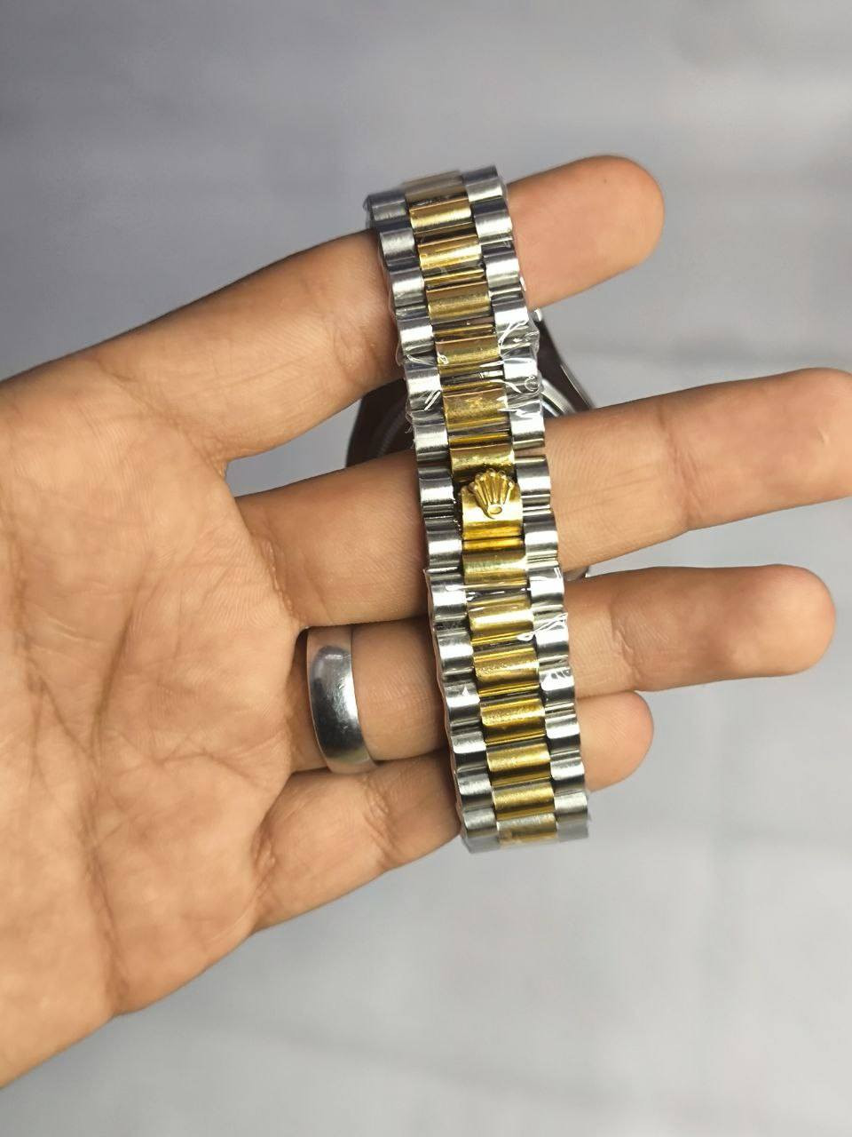 ⌚  وارد أوروبي DHL

مكينة كوارتز 
 البودي: ستانلس ستيل 904L مقاوم للصدأ
 الميناء ارقام عربية
 ميناء مميزة مزودة بمنفذ تاريخ شهري+ اسبوعي
زجاج زفير ضد الخدش
مقاومة المي وغبار 
السير ستانلس ستيل (Two colors) 
مع قفل جوبلي اصلي
مختمة بالكامل 
قطعة ما تتفوت 

السعر  :- 25 الف ع اول تم


**إذا كنت صاحب هذا الإعلان وتريد حذفه لأي سبب، رجاءا أرسل رسالة إلى الدعم الفني**