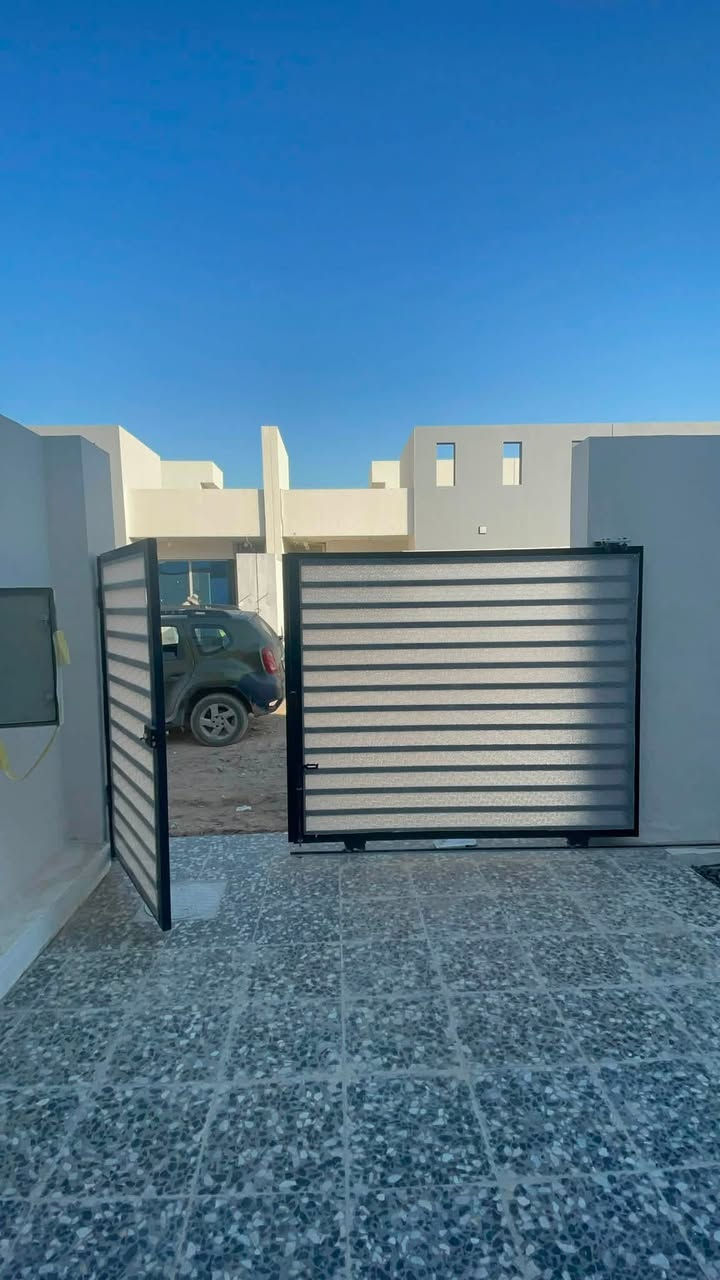 السلام عليكم 
بيت في مجمع حوراء بغداد 
طابق واحد بلوك ١٨ الزون الاول 
جاهز للسكن 
مقدمة ١٢٧ مليون والباقي دفعات سنوية كل سنة ٢٠ مليون 
اكرر البيت جاهز للسكن
واتساب ***********
