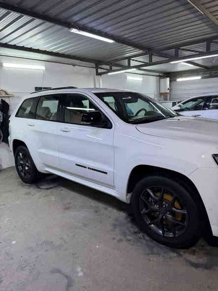 تحيه,جيب 2019 خليجية s
ماشيه 75, ألف 
المواصفات 
نقطة عمياء 
دفع رباعي 4x4 
المقاعد الأمامية كهربائية 
ذاكرة لحفظ وضعيات الجلوس 
المقاعد الأمامية تدفئة 
مقود السائق كهربائي 
تدفئة ستيرن 
سقف بانوراما 
شاشه كبيرة 
نظام خاص للطرق الوعرة 
مصابيح امامية زنون 
المصابيح الأمامية مع LED لايت 
كشافات ضباب بروجكتر زنون 
تشغيل عن بعد 
صندوق كهربائي 
حساسات أمامية 
حساسات خلفية 
كاميرا خلفية 
بخاخ ماء لتنظيف المصابيح الامامية 
مرايا بخاصية التعتيم الذاتي 
مرايا جانبية قابلة للطي 
بلوتوث تلفون 
محدد سرعة 
نظام تشغيل واطفاء اوتماتيكي للمحرك للتوفير من صرف الوقود . ( Auto Start System ) 
نظام بريك اوتماتيكي ( Auto Break System )

رقم بغداد الدولي بسمي  هزة 2025 
السعر 315 ورقه بيها مجال 
أي استفسار 
*********** احمد 
مكان بغداد البياع
