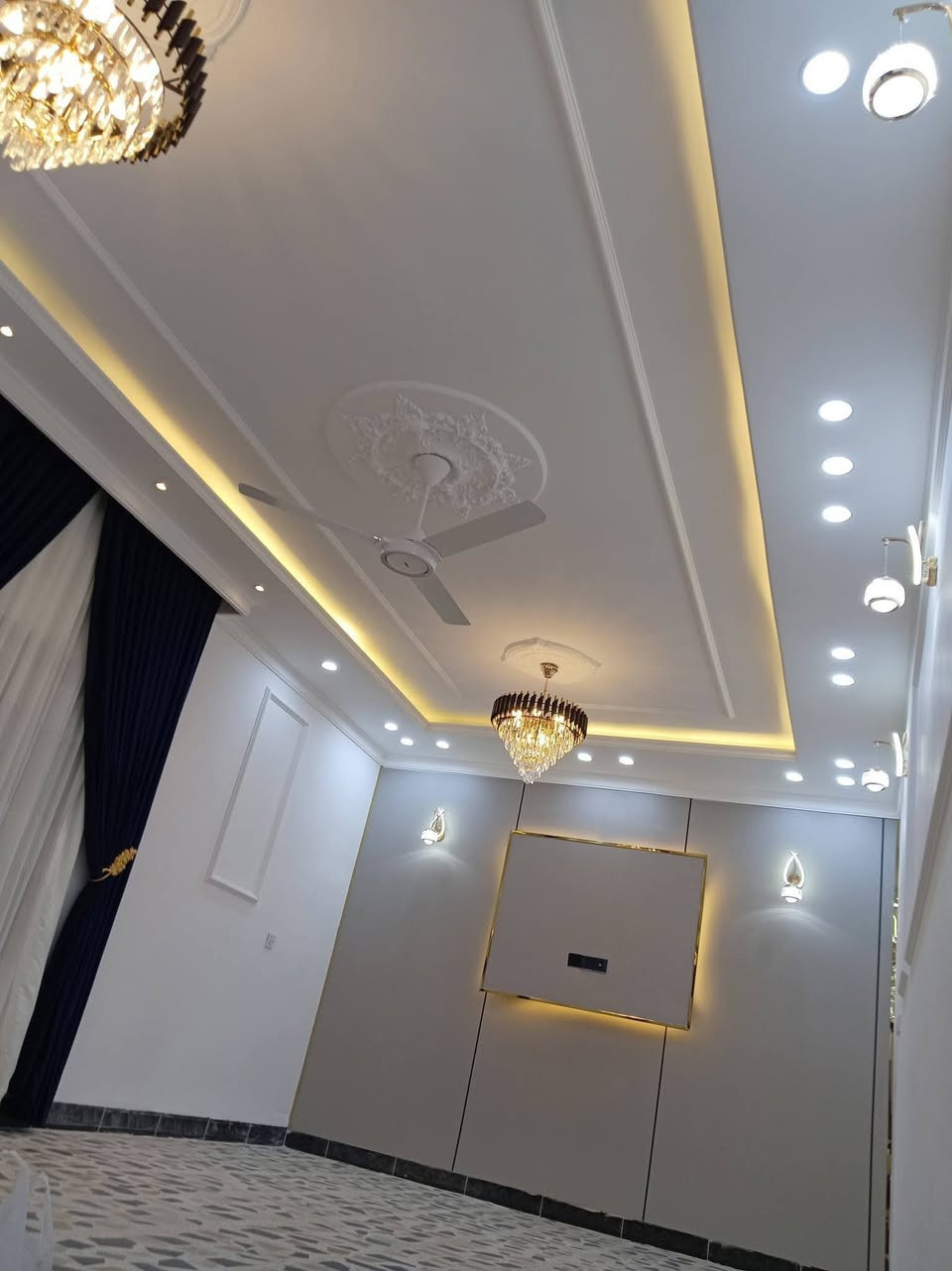 بعد سلام كادر جبس بورد  مع صباغين متفرغ وبأنسب الأسعار  وحياكم الله
***********
