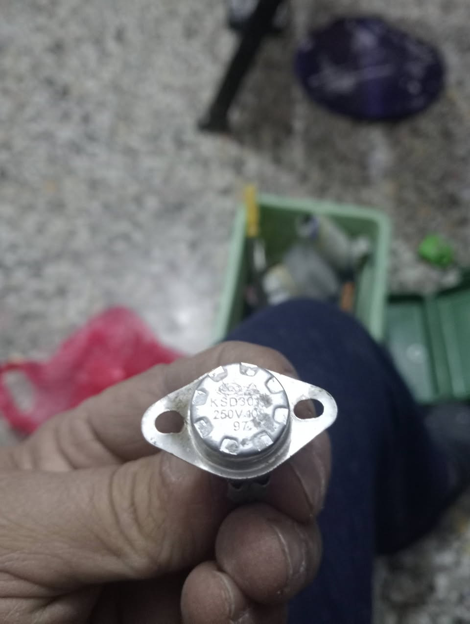 كاونتر خشب mdf   السنك متر ونص والكاوتر مترتين السعر عالخاص


**إذا كنت صاحب هذا الإعلان وتريد حذفه لأي سبب، رجاءا أرسل رسالة إلى الدعم الفني**