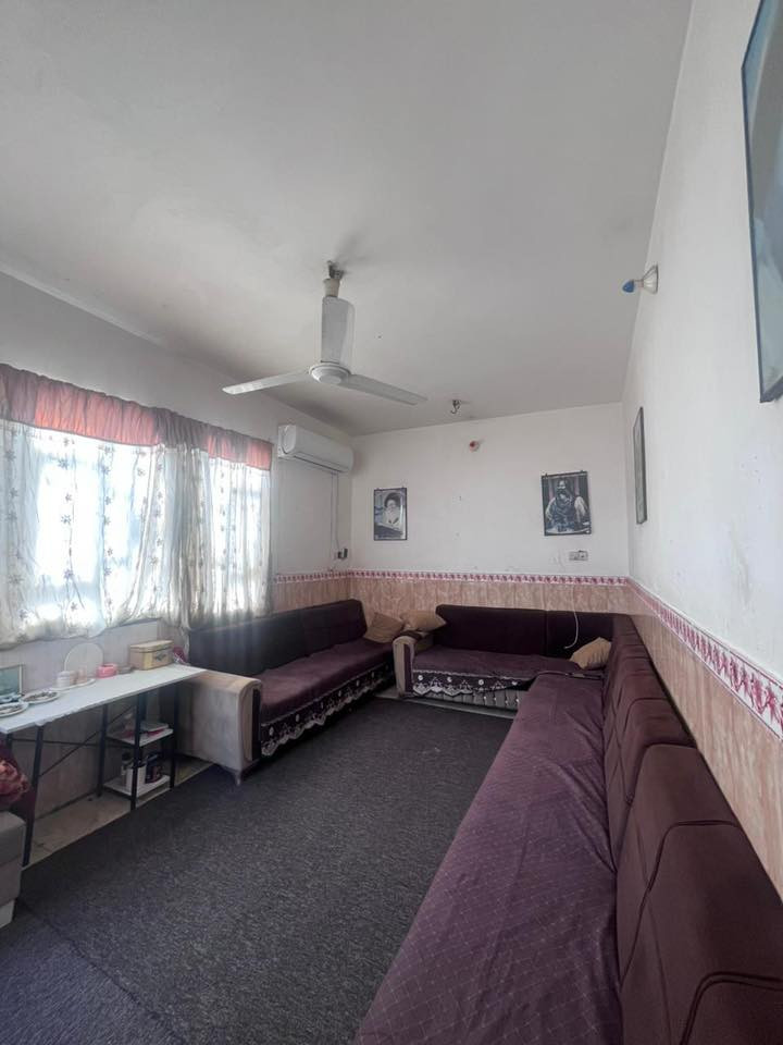 بيت مساحته 100 متر
عگادة طابو صرف 
غرفة صالة برانية مطبخ حمام2 ومناور 2
حي الجامعة نهاية شارع سوات مقابل مجمع الشمس السكني. يرهم يصير محلات او شقق سكنية
السعر 145 وبي مجال
التواصل : 
***********
