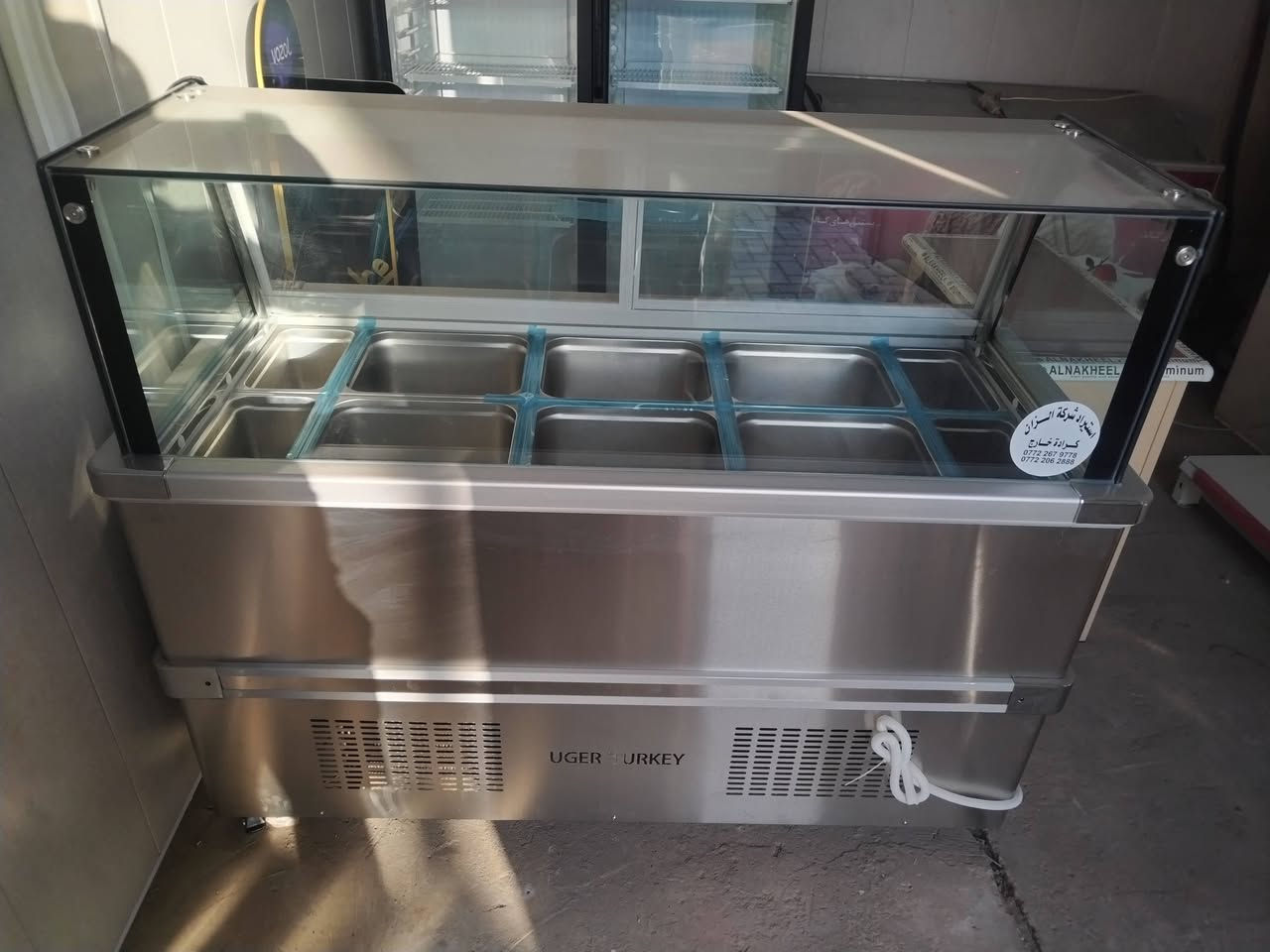 عارضة مقبلات جديدة بعدها ممفتوحه للبيع مكاني بغداد ألوزيرية
***********
