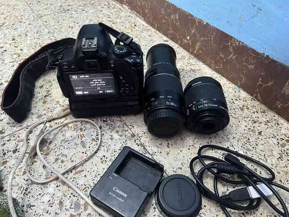 كامره كانون D700 الكامره مستخدمه أيام فقط نضافه 100/100 شخط واحد مابيها شاشه لمس قلاب 360 درجه
الملحقات 
جنطه 
حزام 
بطاريه 
رام 16 اصلي 
كيبل نقل صور
شاحنه 
عدسه 18.55 سبلايزر  وعدسه ثانيه 75-300
گرب يحمل بطاريتين 
عنون كربله السعر 450وبيه مجال🩷 ***********
