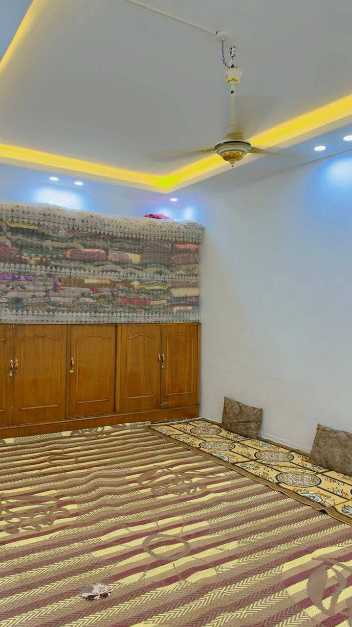 بيت البيع مساحه ١٢٥ متر البيت يحتوي عل غرفه وصاله واستقبال وصحيات طابق الثاني غرفه نوم السعر مطلوب 48 تصل عل رقم ***********
