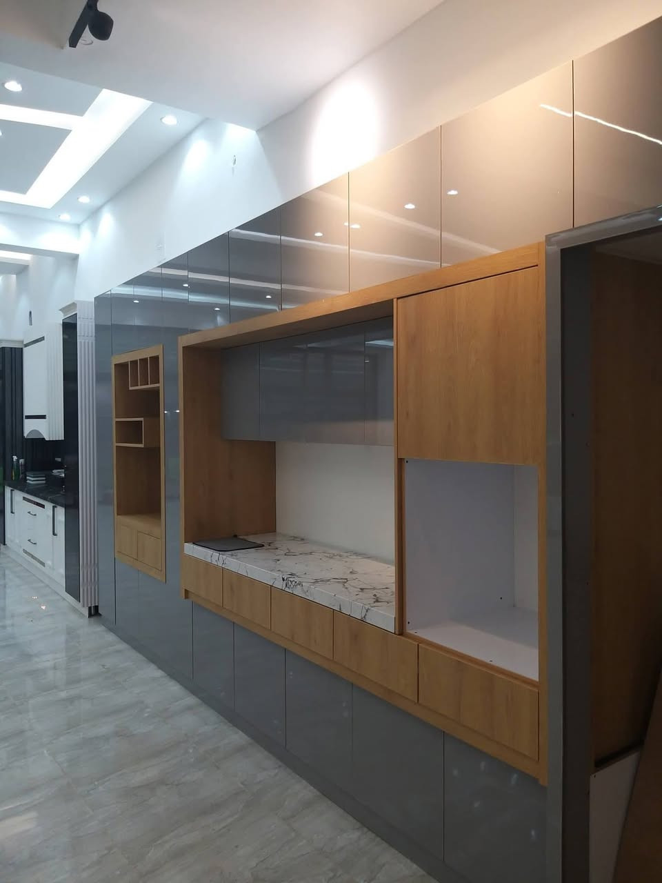 مطابخ مختلفه التصاميم للبيع لاني قفلت المعرض والأشياء مواصفات عاليه مع خط إنتاج كامل تركي إيراني للراغبين في تجارة المطابخ للتواصل  ***********
